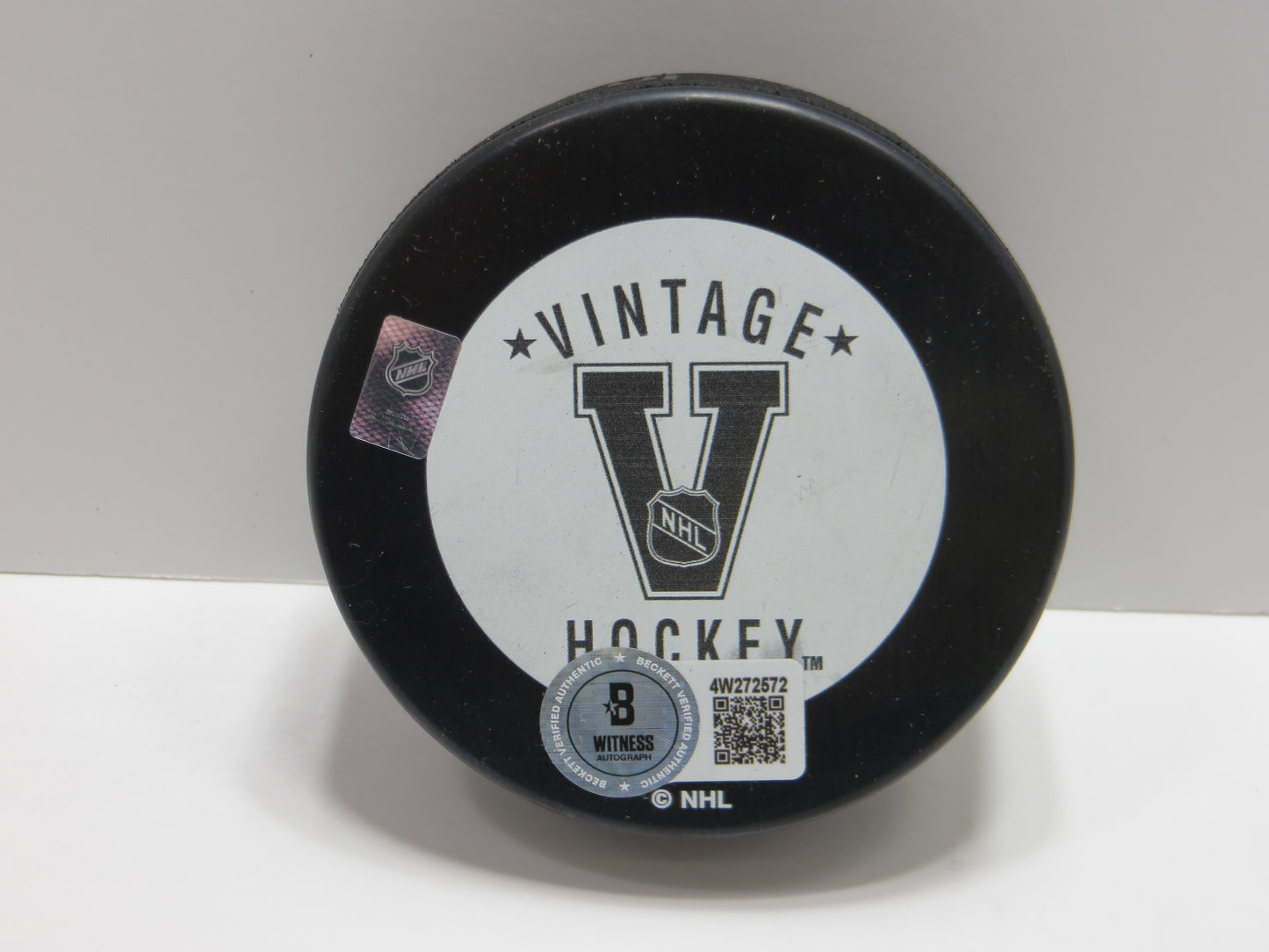 DERIAN HATCHER MINNESOTA NORTH STARS SIGNED PUCK Dallas Stars BAS