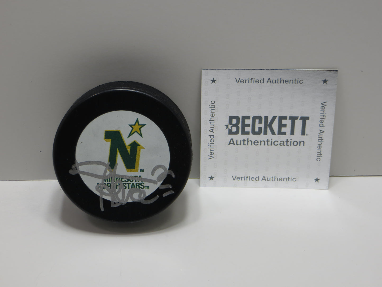 DERIAN HATCHER MINNESOTA NORTH STARS SIGNED PUCK Dallas Stars BAS