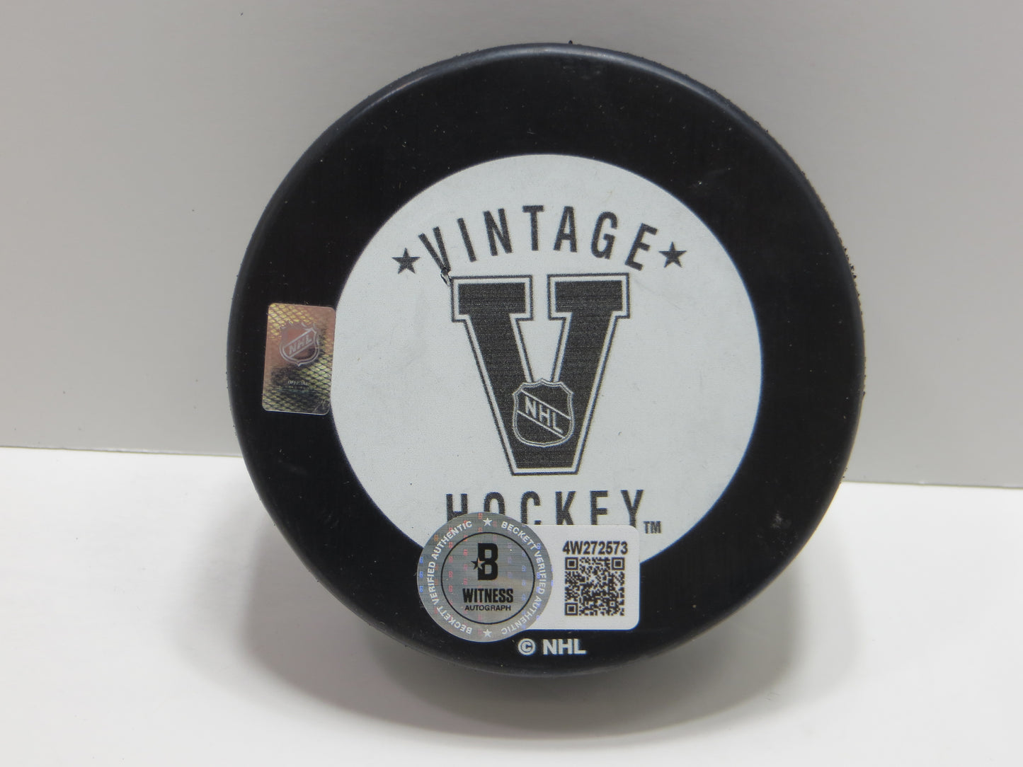 DERIAN HATCHER MINNESOTA NORTH STARS SIGNED PUCK Dallas Stars BAS