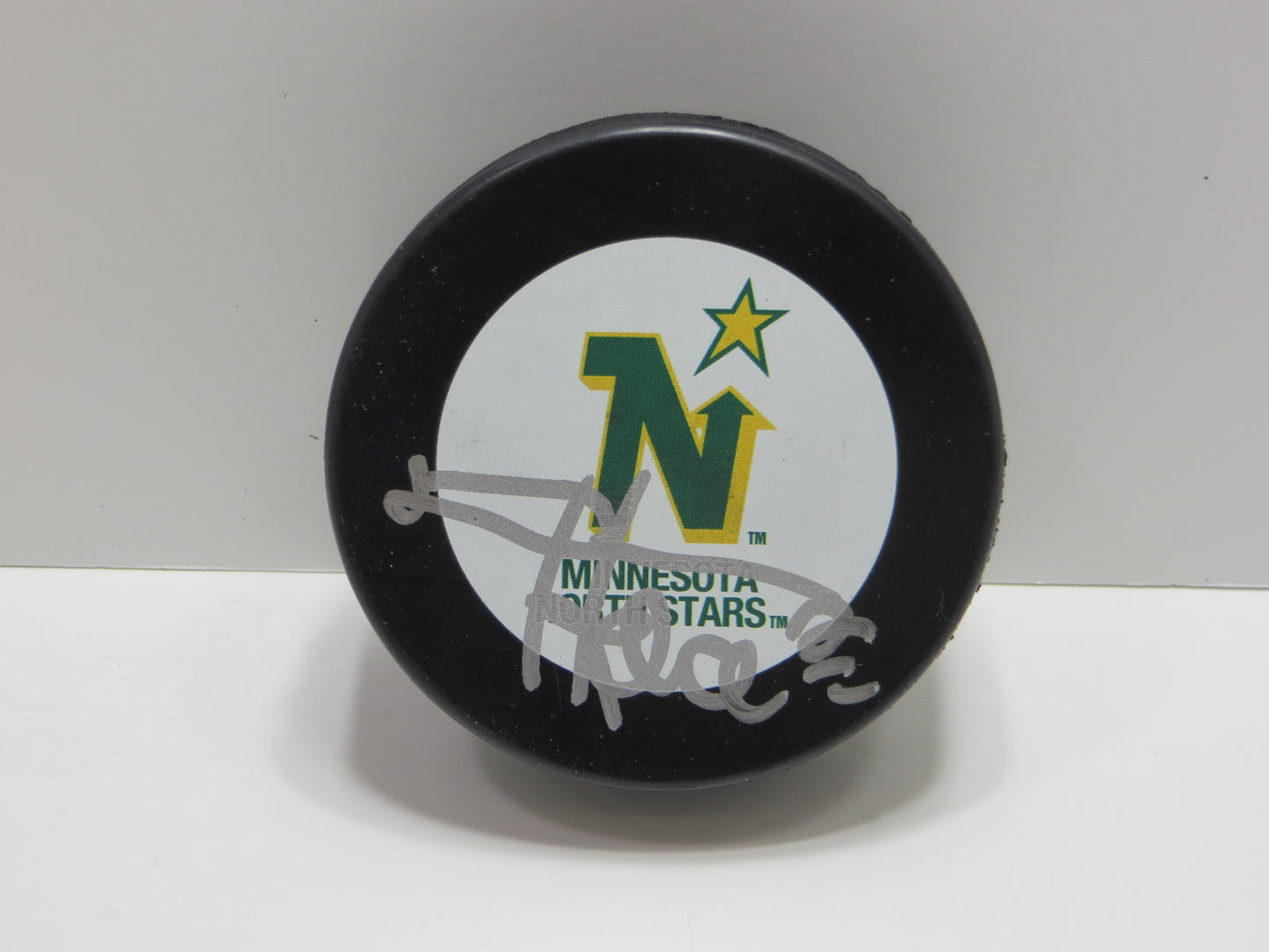 DERIAN HATCHER MINNESOTA NORTH STARS SIGNED PUCK Dallas Stars BAS