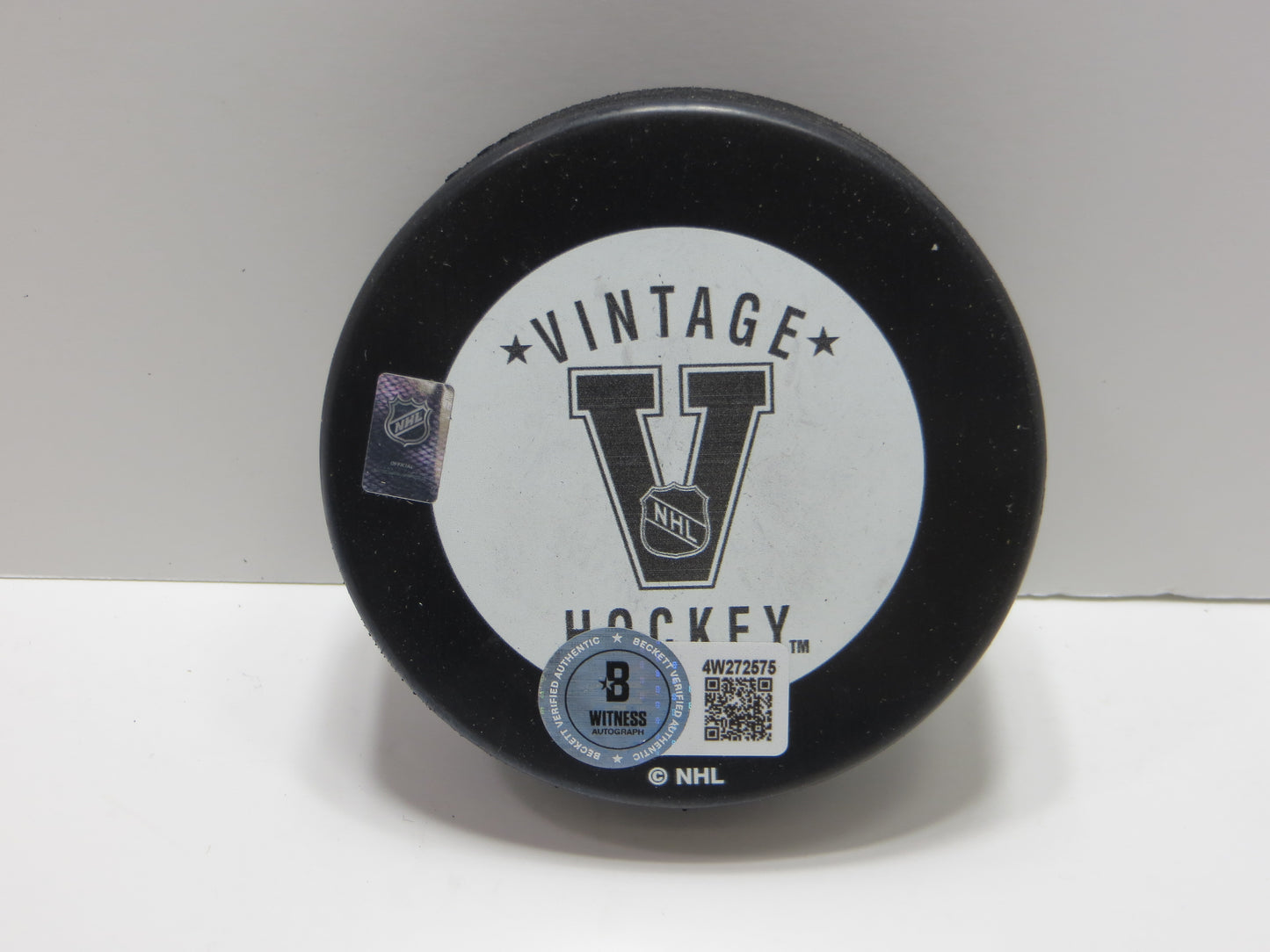 DERIAN HATCHER MINNESOTA NORTH STARS SIGNED PUCK Dallas Stars BAS