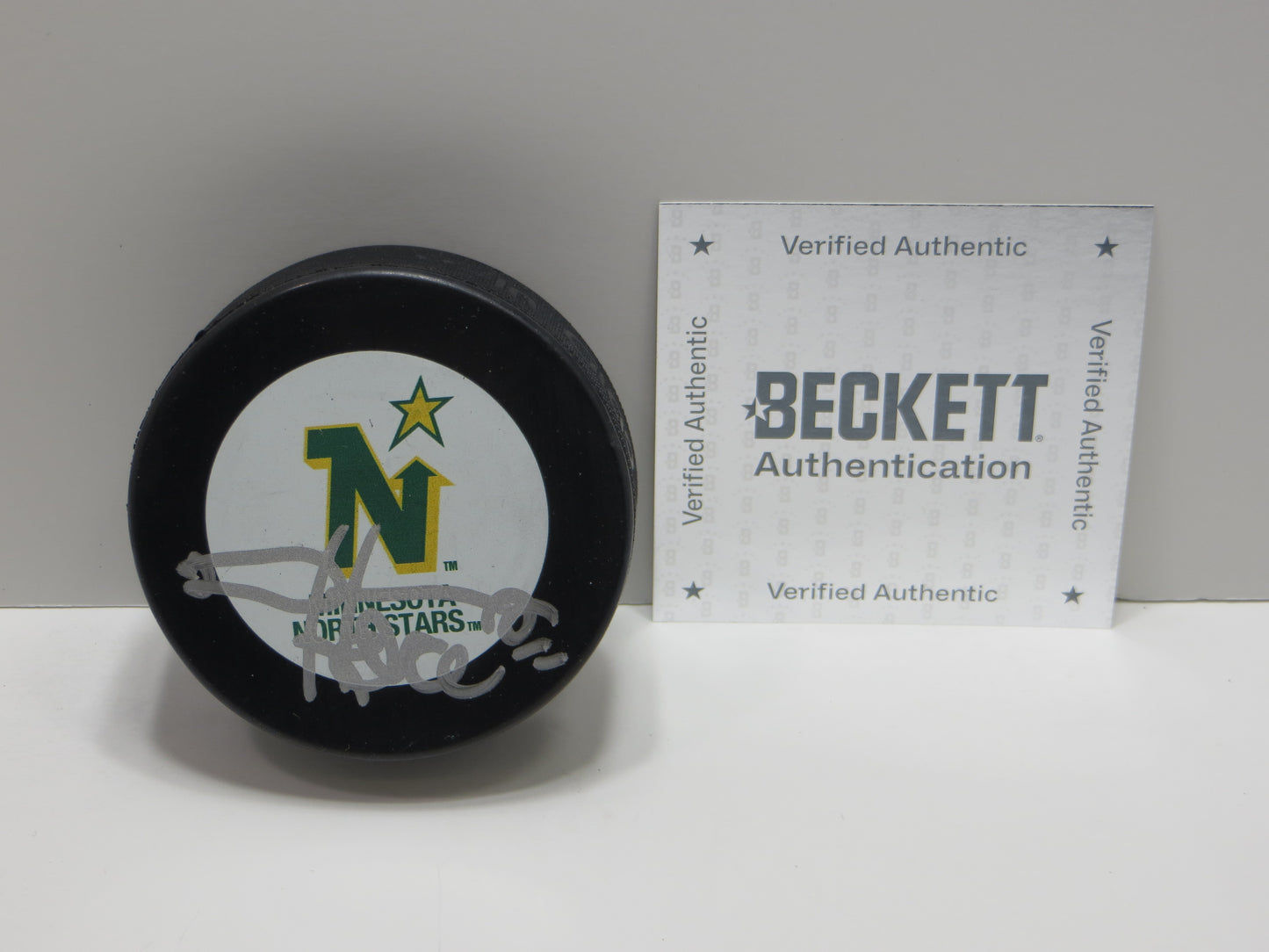 DERIAN HATCHER MINNESOTA NORTH STARS SIGNED PUCK Dallas Stars BAS