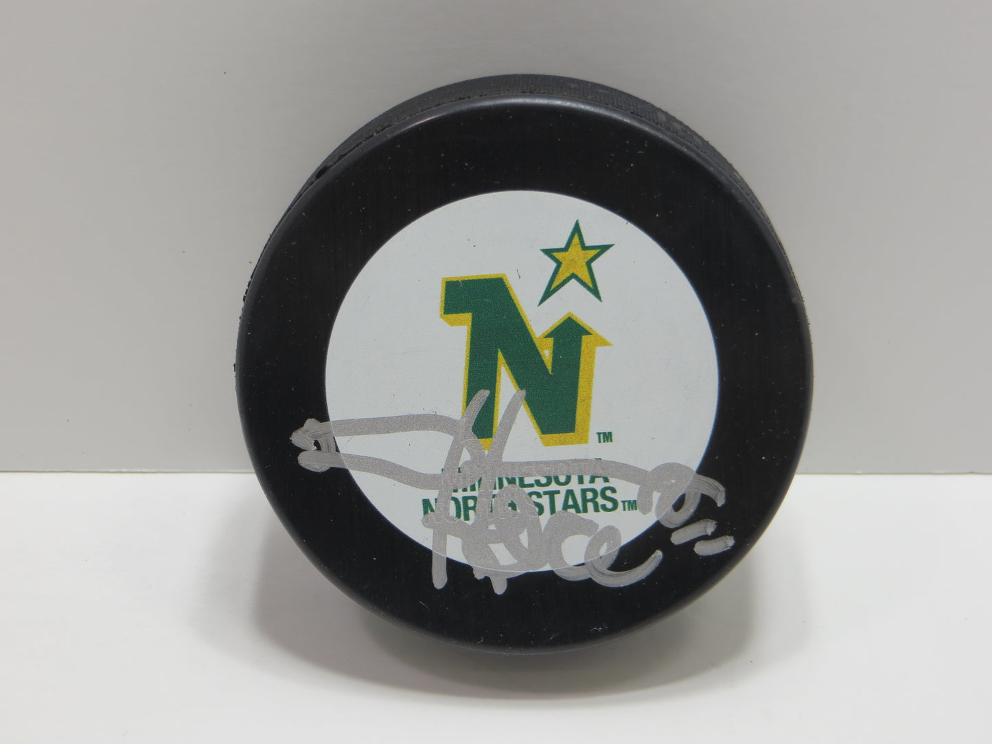 DERIAN HATCHER MINNESOTA NORTH STARS SIGNED PUCK Dallas Stars BAS