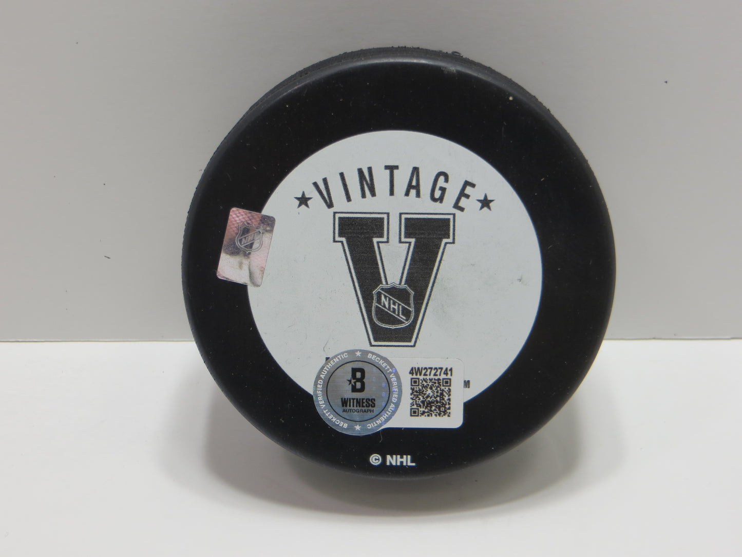 DERIAN HATCHER MINNESOTA NORTH STARS SIGNED PUCK Dallas Stars BAS