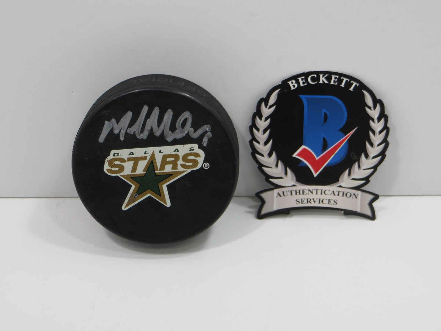 MIKE MODANO DALLAS STARS SIGNED HOCKEY PUCK Minn North Stars Red Wings BAS