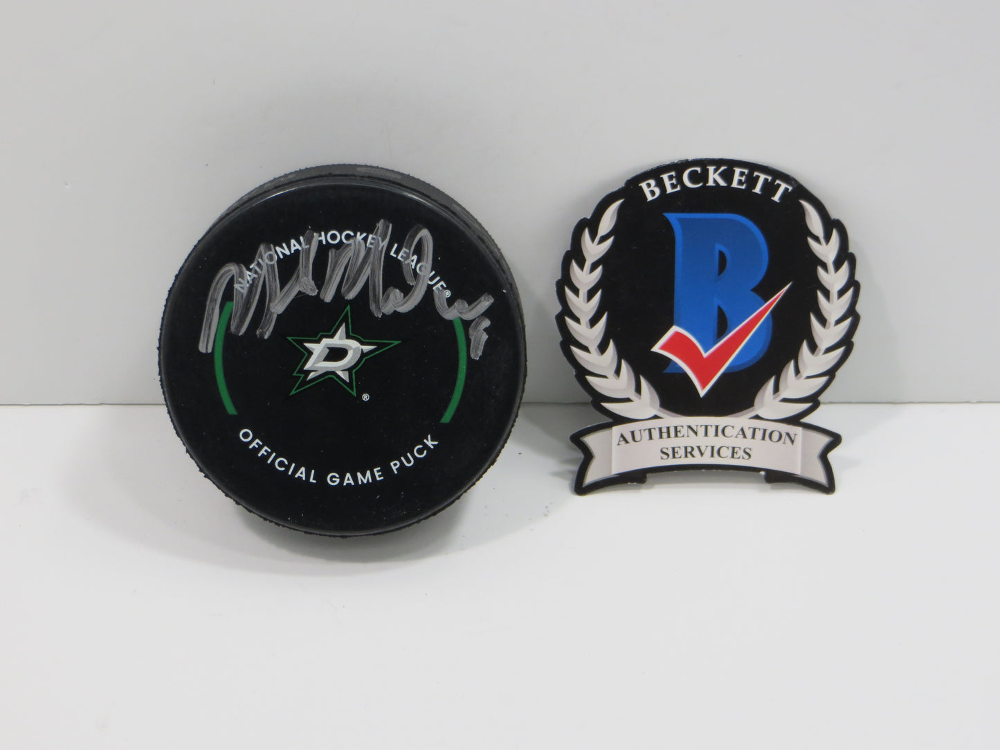 MIKE MODANO DALLAS STARS SIGNED AUTHENTIC OFFICIAL HOCKEY PUCK BAS COA