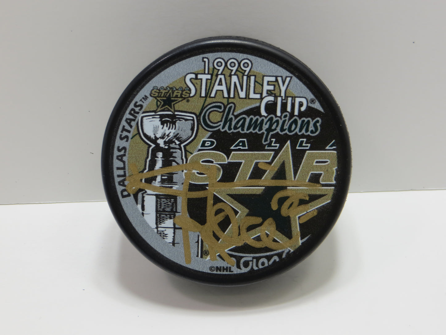 DERIAN HATCHER DALLAS STARS SIGNED 1999 Stanley Cup Puck BAS COA