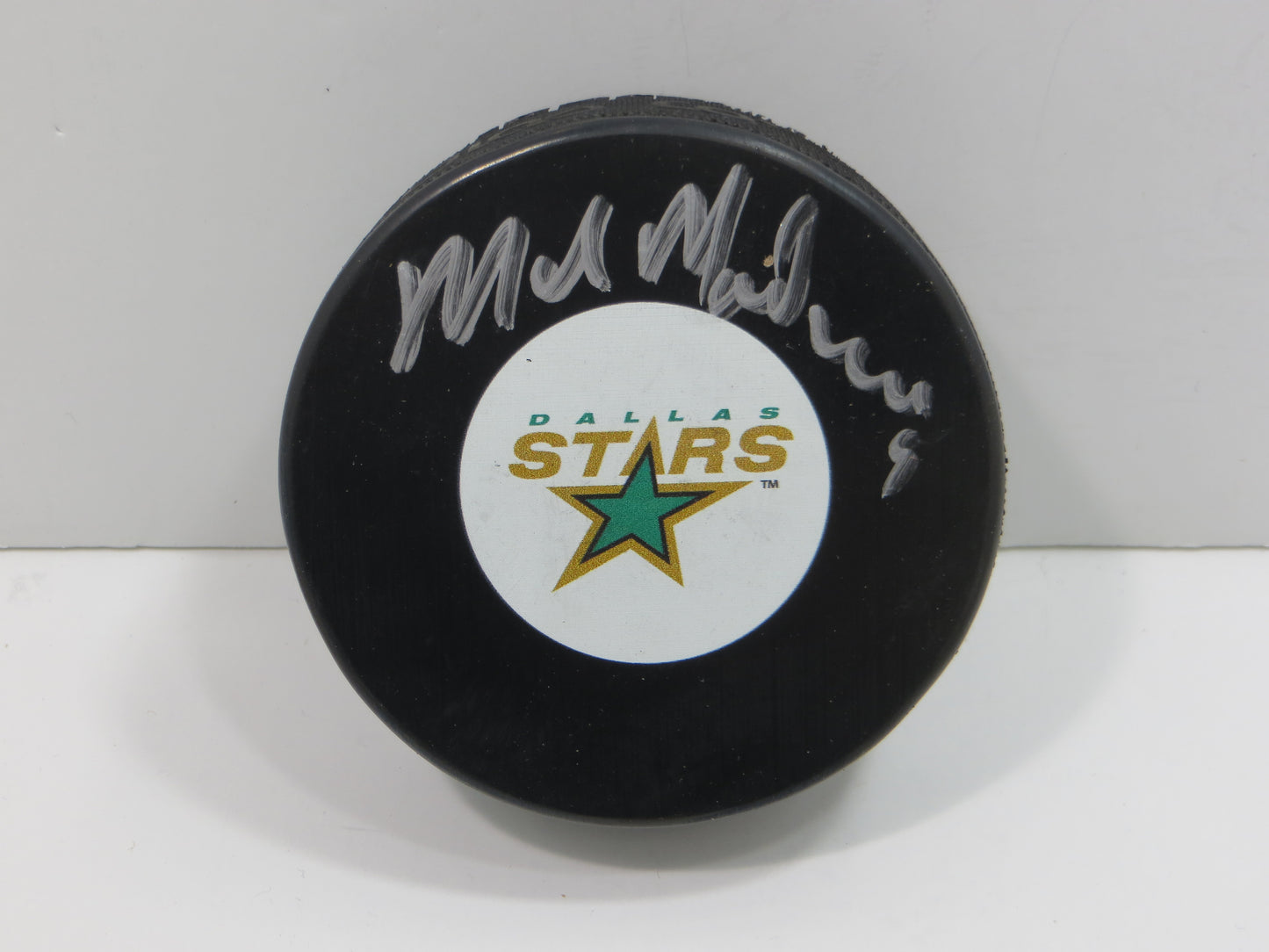 MIKE MODANO DALLAS STARS SIGNED HOCKEY PUCK Minn North Stars Red Wings BAS