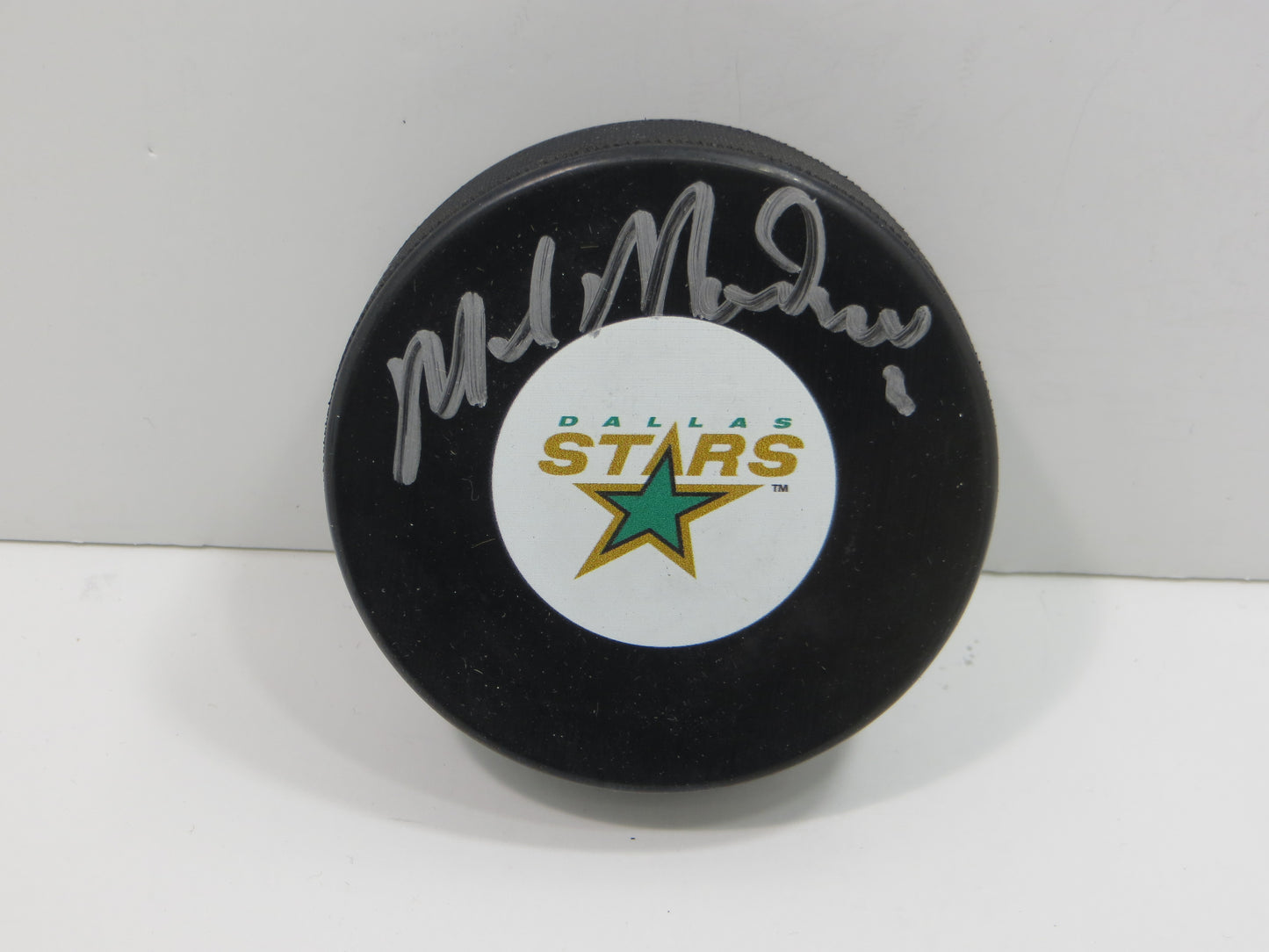 MIKE MODANO DALLAS STARS SIGNED HOCKEY PUCK Minn North Stars Red Wings BAS