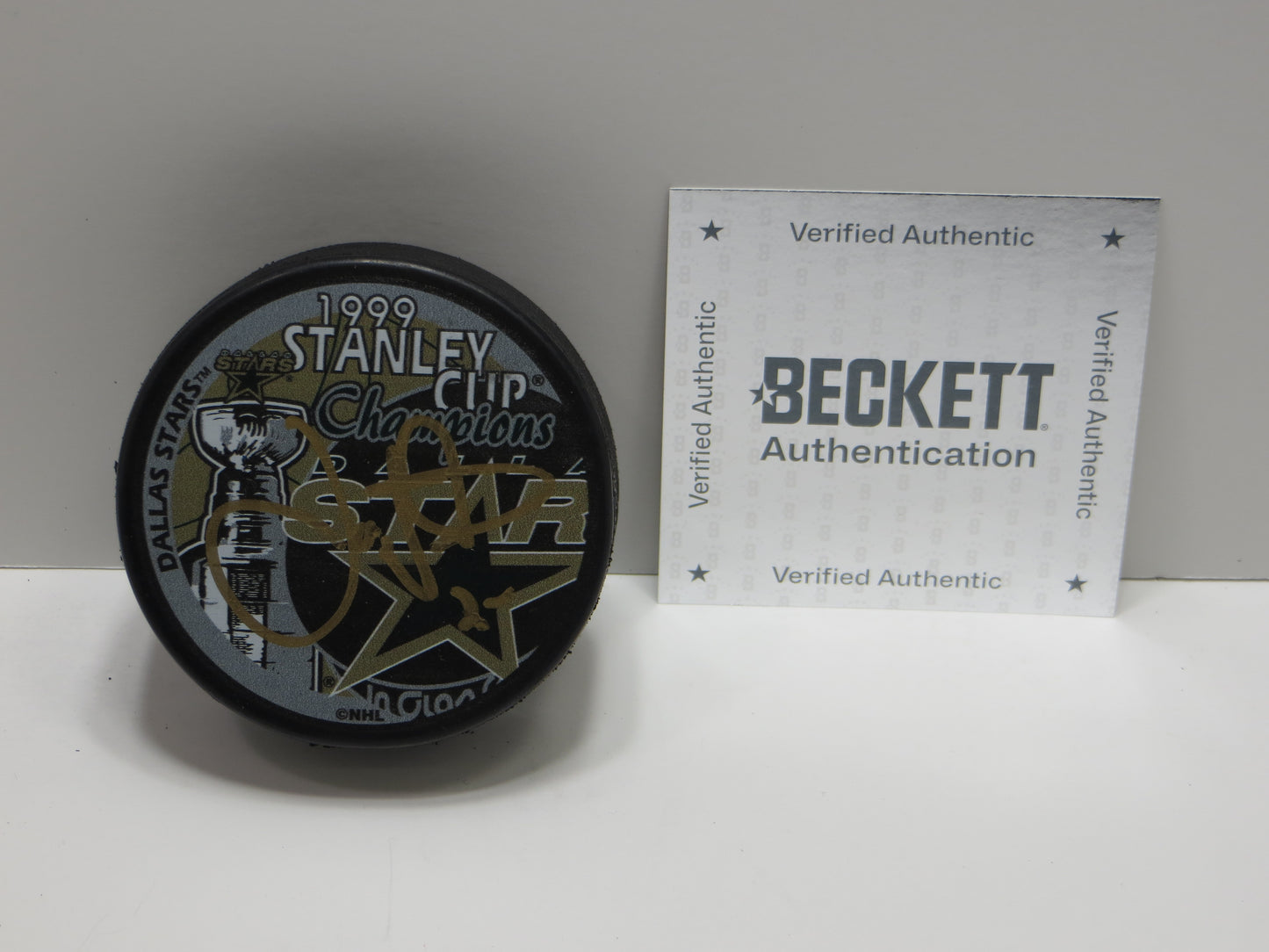 JOE NIEUWENDYK DALLAS STARS SIGNED 1999 Stanley Cup Puck BAS COA