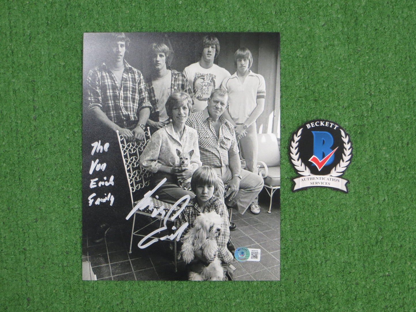 KEVIN VON ERICH SIGNED 8x10 PHOTO w/Fritz Von Erich Family BAS COA