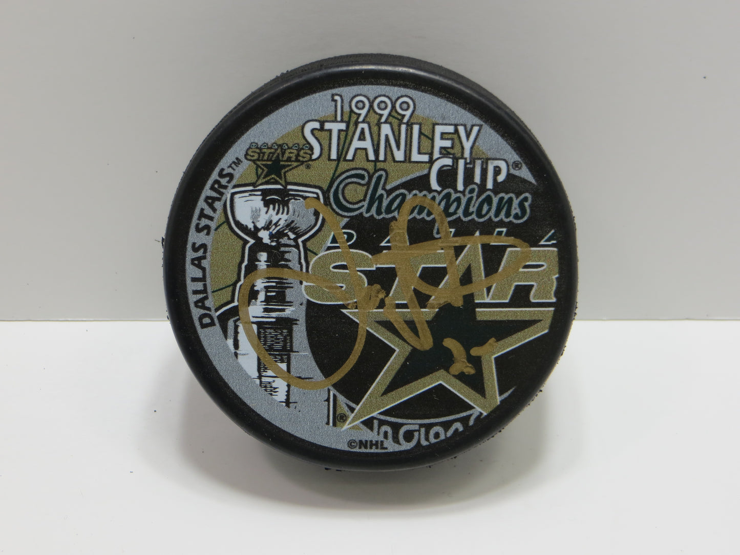 JOE NIEUWENDYK DALLAS STARS SIGNED 1999 Stanley Cup Puck BAS COA