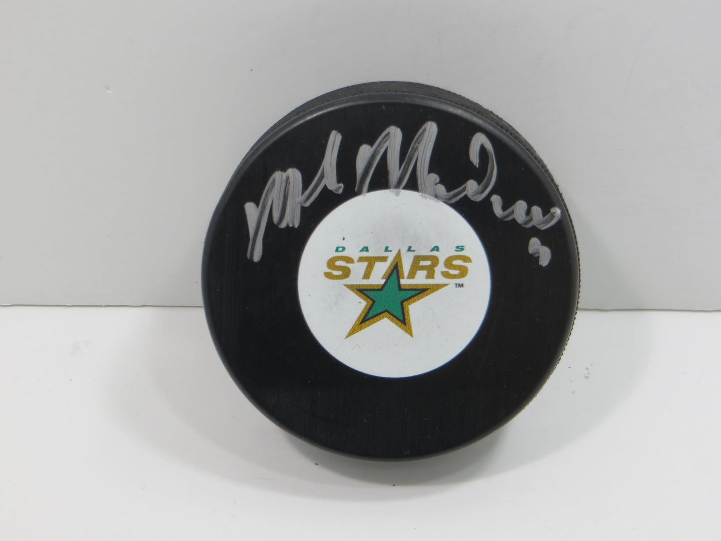MIKE MODANO DALLAS STARS SIGNED HOCKEY PUCK Minn North Stars Red Wings BAS