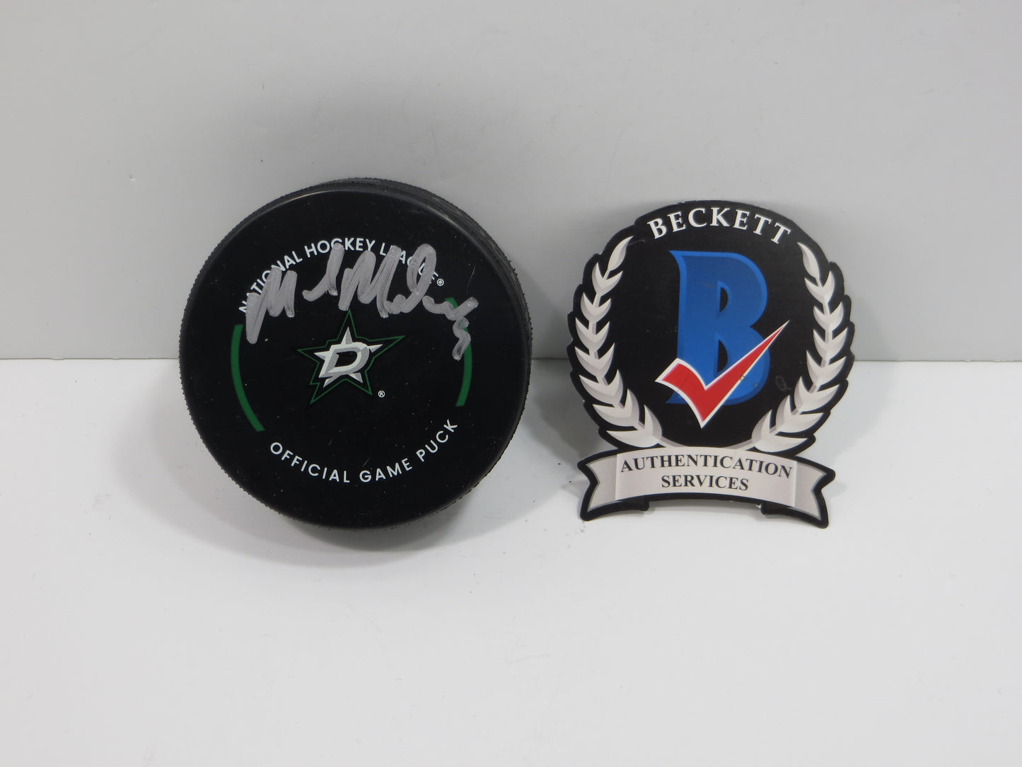 MIKE MODANO DALLAS STARS SIGNED AUTHENTIC OFFICIAL HOCKEY PUCK BAS COA