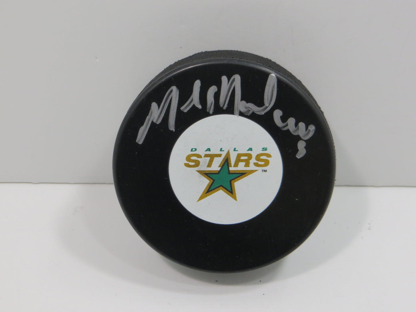 MIKE MODANO DALLAS STARS SIGNED HOCKEY PUCK Minn North Stars Red Wings BAS