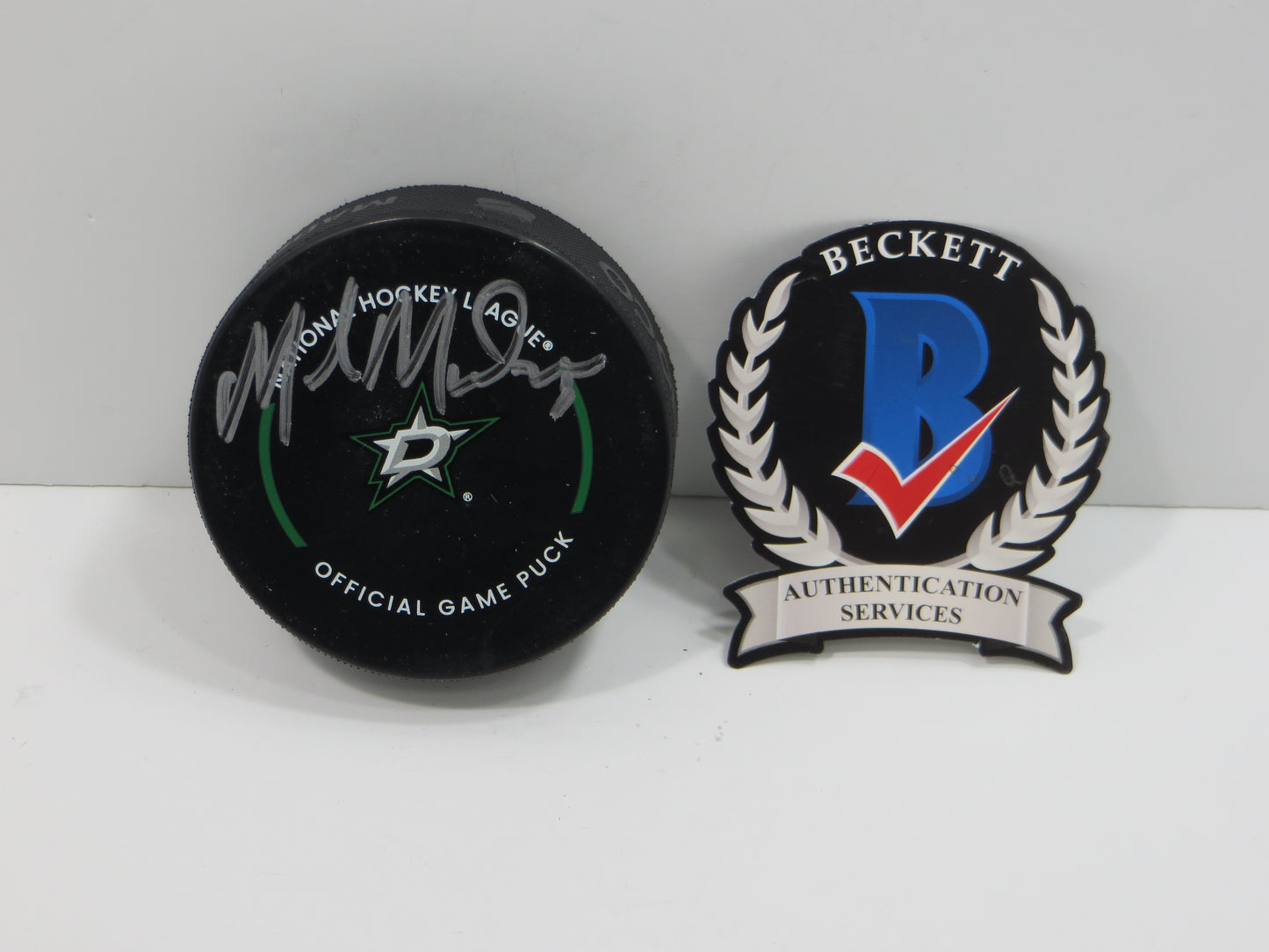 MIKE MODANO DALLAS STARS SIGNED AUTHENTIC OFFICIAL HOCKEY PUCK BAS COA