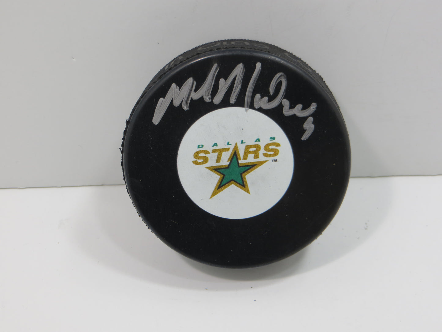 MIKE MODANO DALLAS STARS SIGNED HOCKEY PUCK Minn North Stars Red Wings BAS