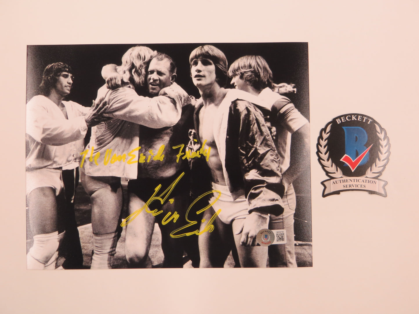 KEVIN VON ERICH SIGNED 8x10 PHOTO w/TheVonErichFamily FRITZ with the Boys BAS COA