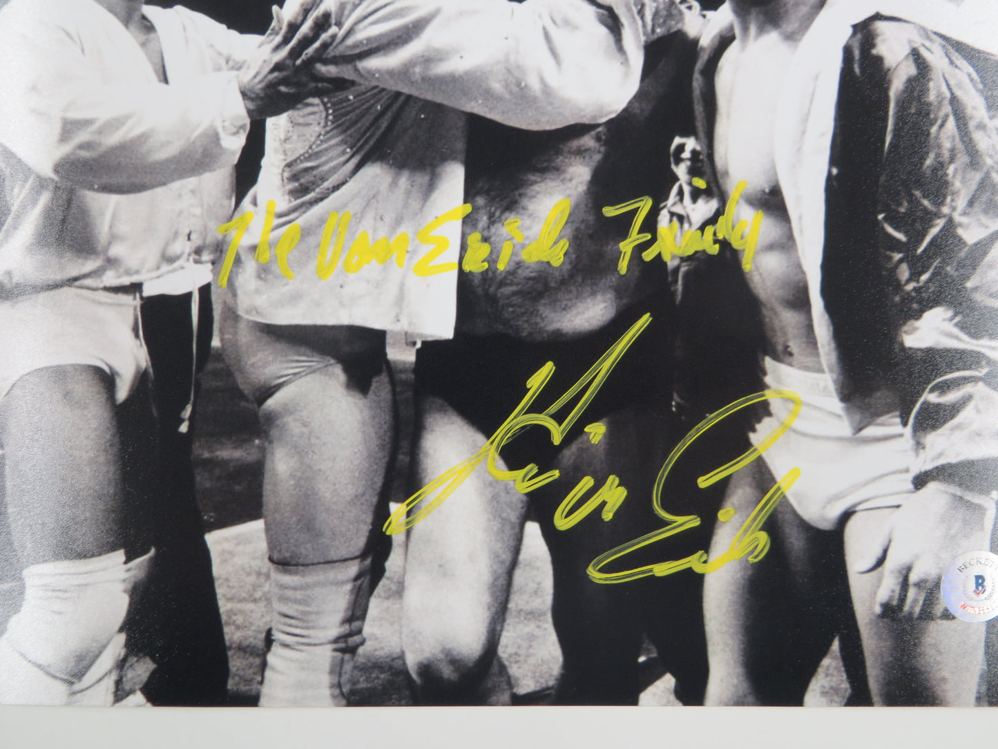 KEVIN VON ERICH SIGNED 8x10 PHOTO w/TheVonErichFamily FRITZ with the Boys BAS COA