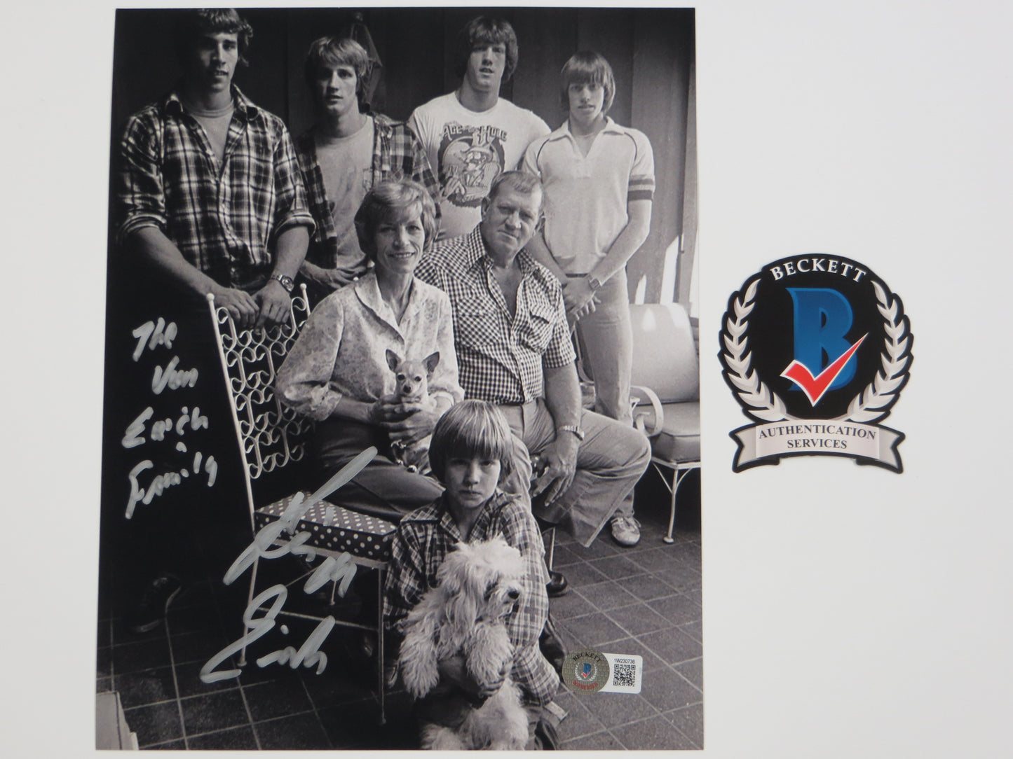 KEVIN VON ERICH SIGNED 8x10 PHOTO w/TheVonErichFamily AT HOME WCW BAS COA