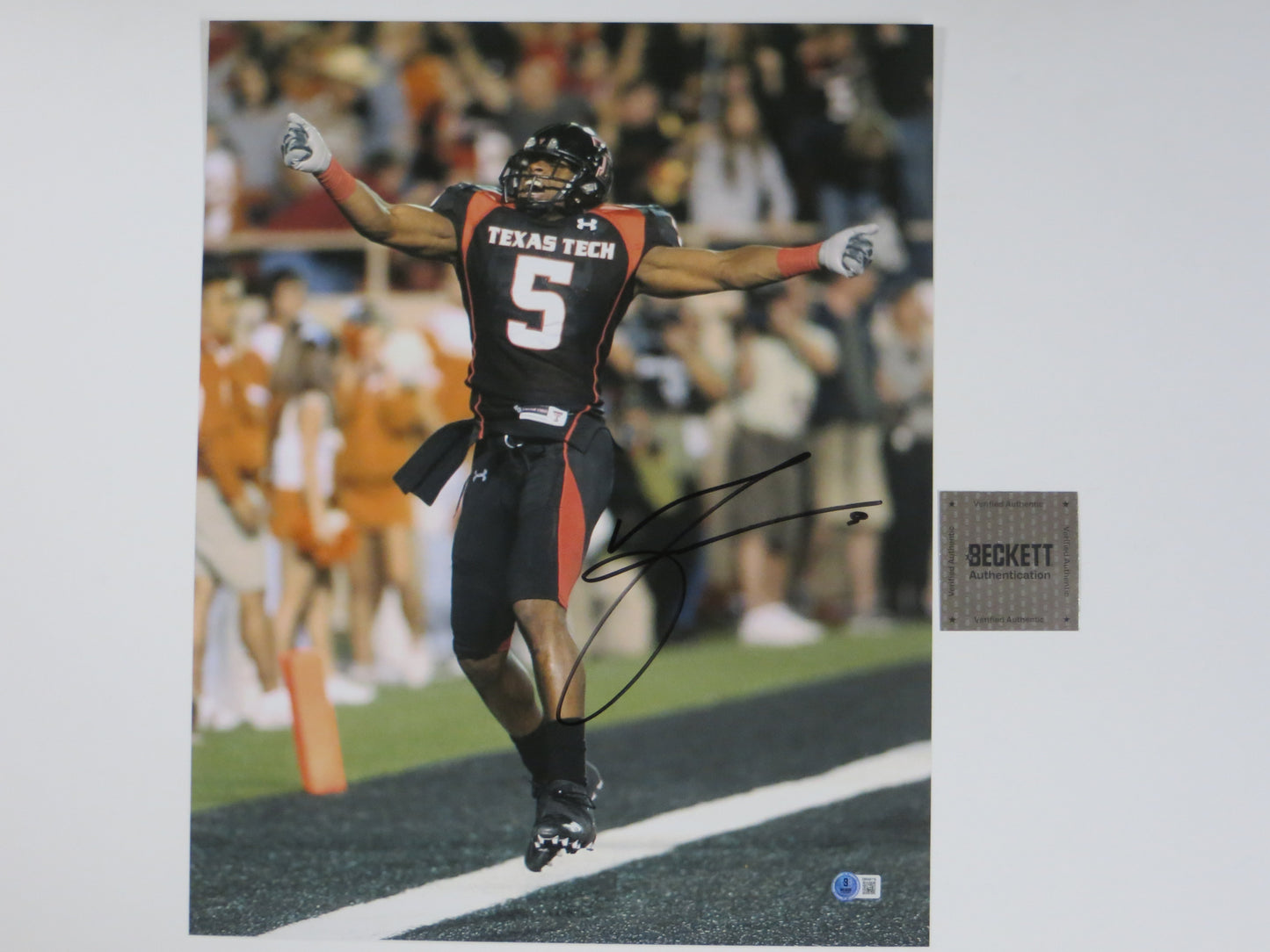 MICHAEL CRABTREE Texas Tech Red Raiders SIGNED 16x20 Touchdown PHOTO BAS COA