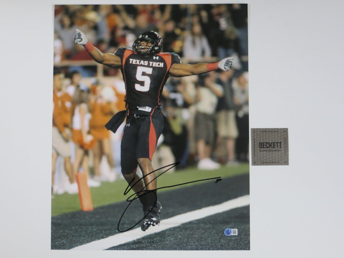 MICHAEL CRABTREE Texas Tech Red Raiders SIGNED 16x20 Touchdown PHOTO BAS COA