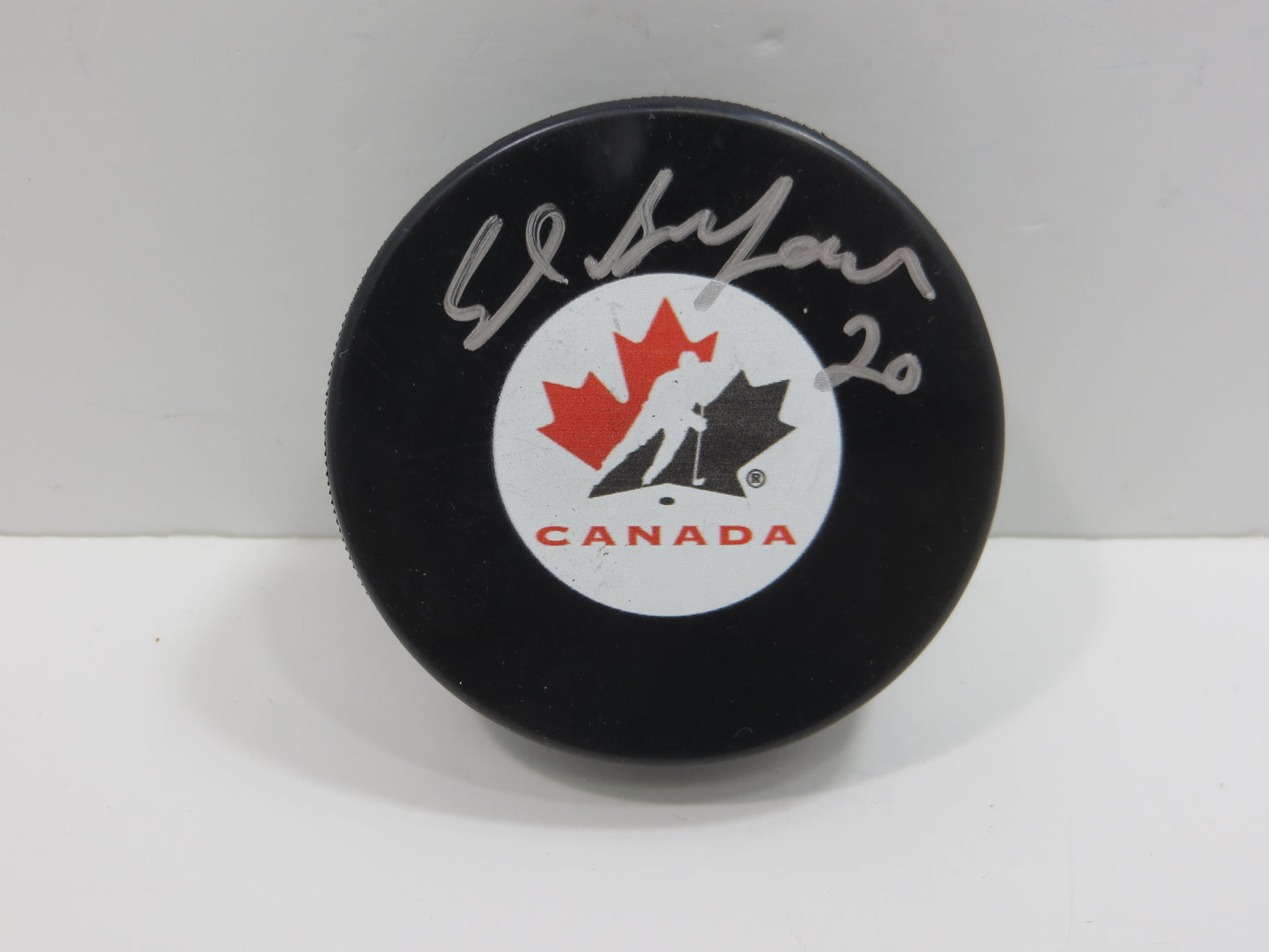 ED BELFOUR TEAM CANADA SIGNED HOCKEY PUCK Dallas Stars Blackhawks BAS COA