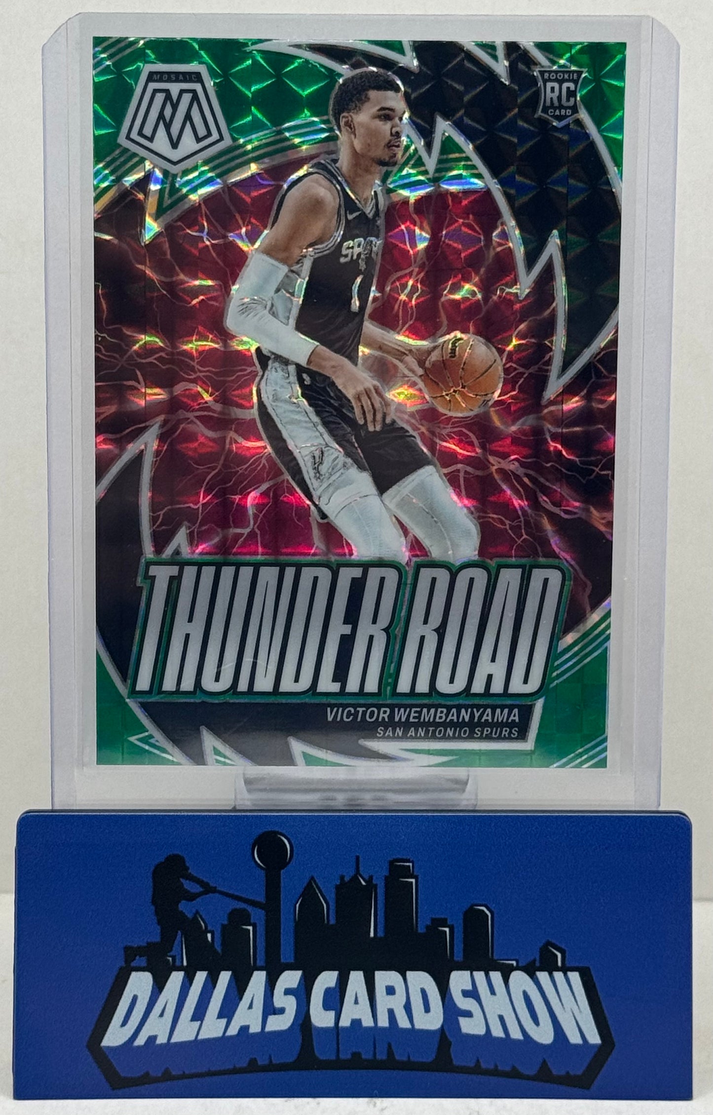 2023-24 Panini Mosaic #8 Victor Wembanyama Green Thunder Road Rookie RC