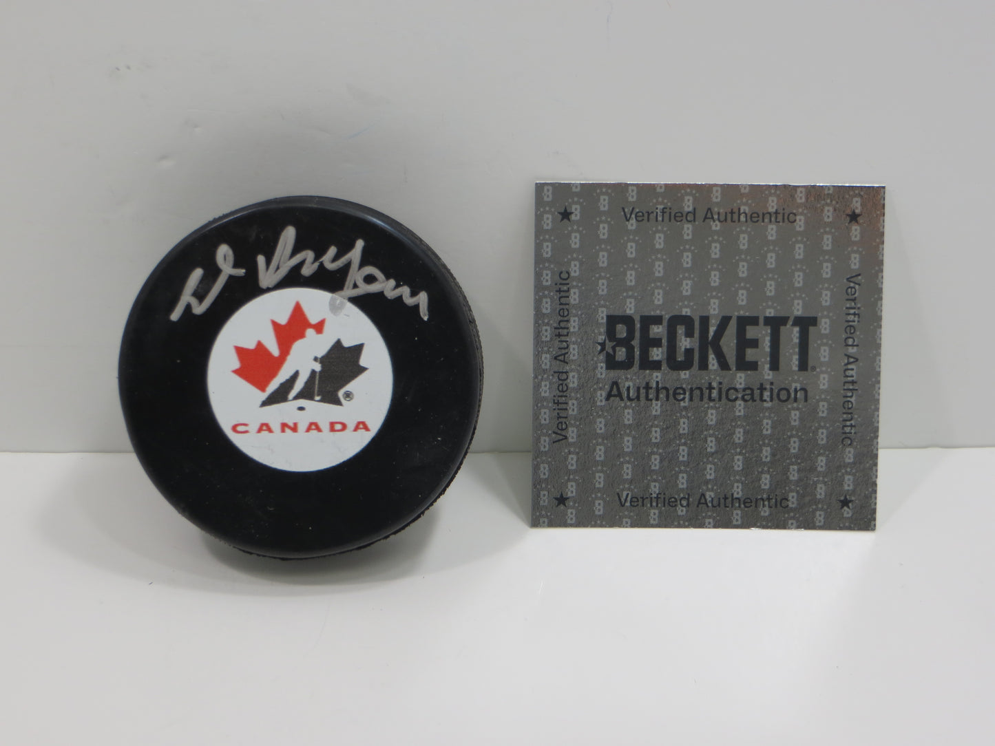 ED BELFOUR TEAM CANADA SIGNED HOCKEY PUCK Dallas Stars Blackhawks BAS COA