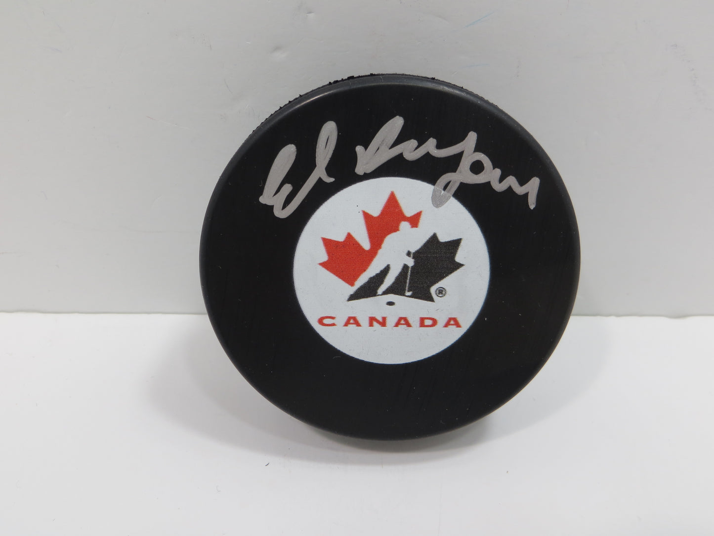 ED BELFOUR TEAM CANADA SIGNED HOCKEY PUCK Dallas Stars Blackhawks BAS COA