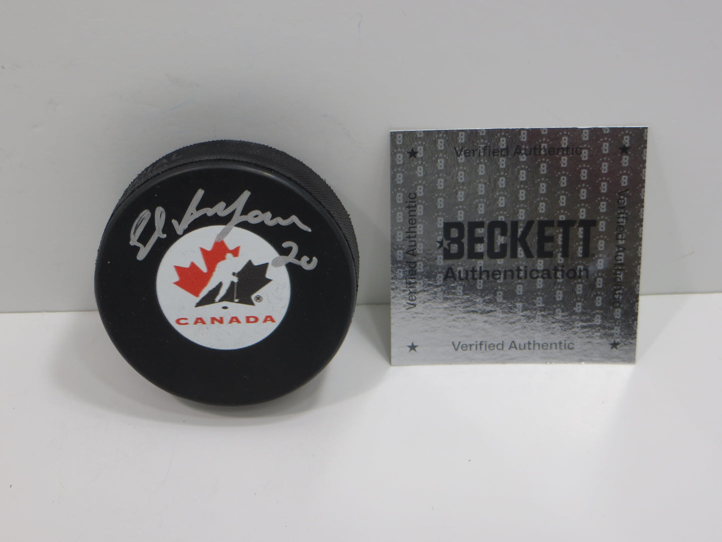 ED BELFOUR TEAM CANADA SIGNED HOCKEY PUCK Dallas Stars Blackhawks BAS COA