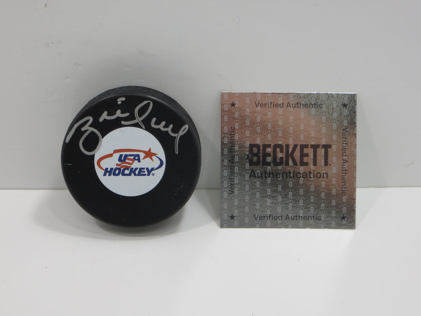 BRETT HULL TEAM USA SIGNED HOCKEY PUCK STL BLUES Red Wings BAS COA