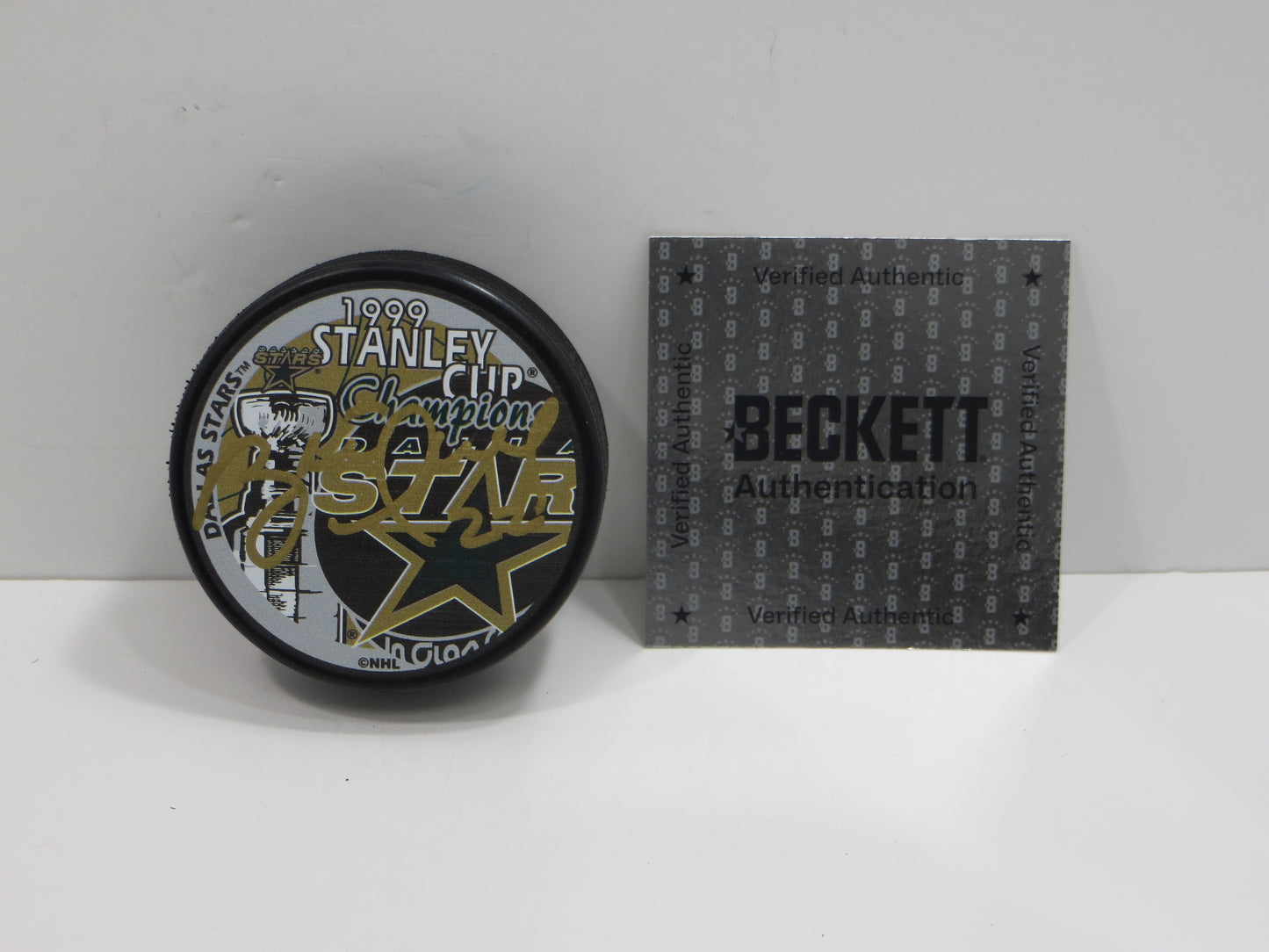 BRETT HULL DALLAS STARS 1999 STANLEY CUP SIGNED HOCKEY PUCK BAS COA