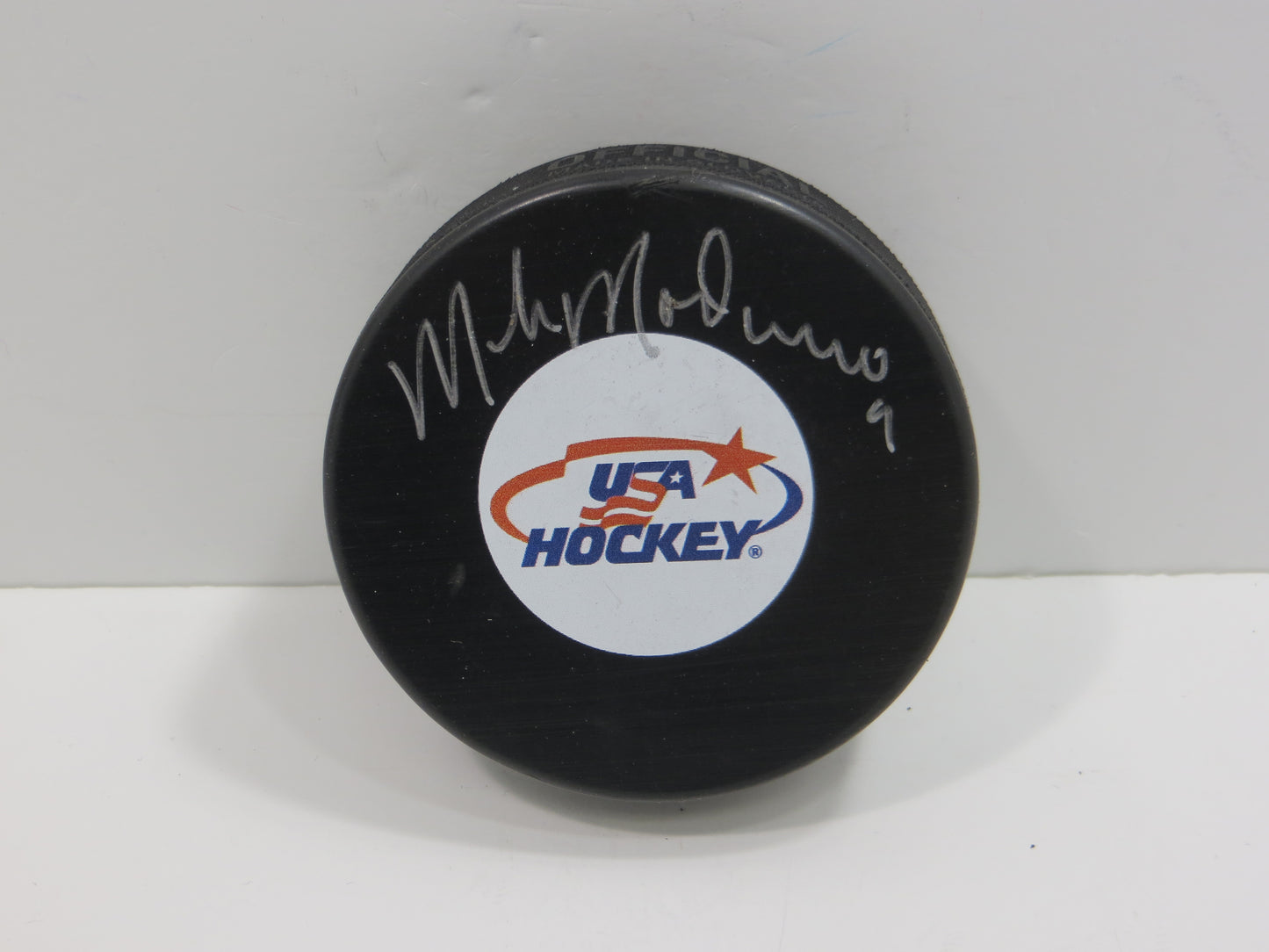 MIKE MODANO TEAM USA SIGNED HOCKEY PUCK Dallas Stars Red Wings North Stars BAS