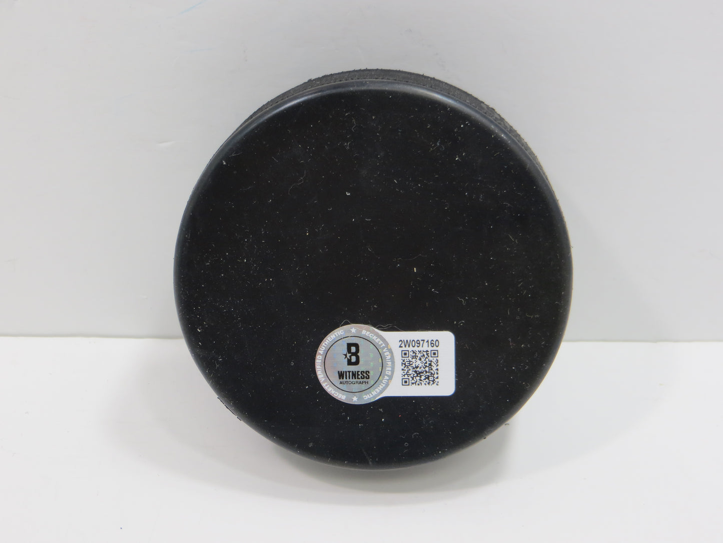 MIKE MODANO TEAM USA SIGNED HOCKEY PUCK Dallas Stars Red Wings North Stars BAS