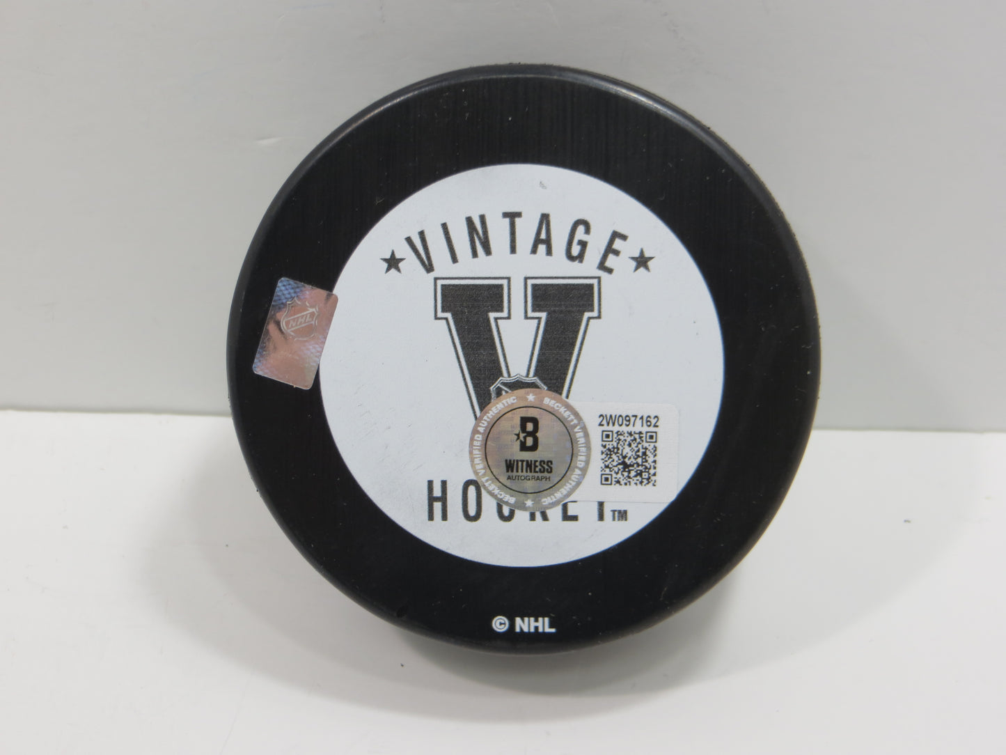 MIKE MODANO MINNESOTA NORTH STARS SIGNED HOCKEY PUCK Dallas BAS COA