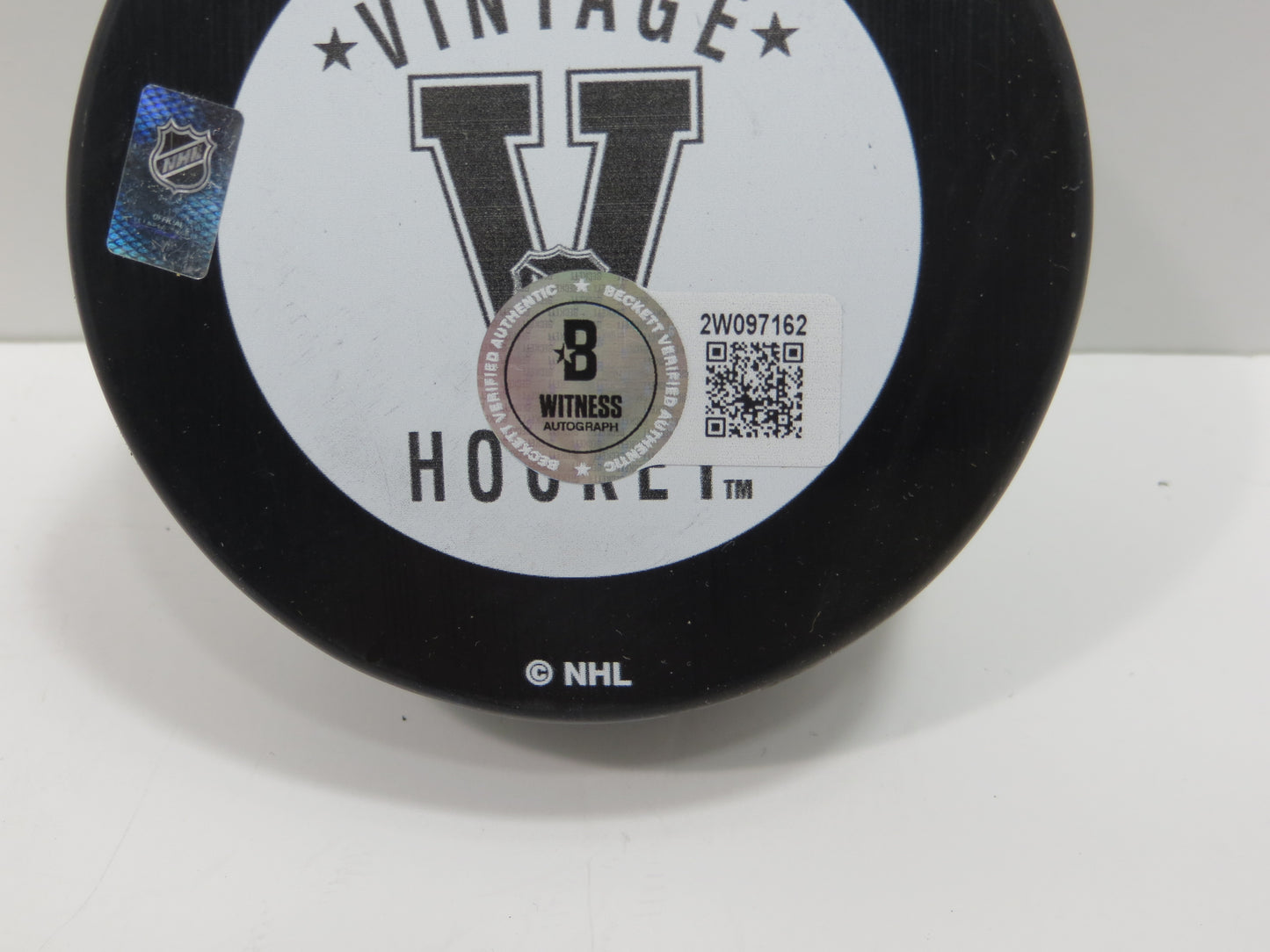 MIKE MODANO MINNESOTA NORTH STARS SIGNED HOCKEY PUCK Dallas BAS COA