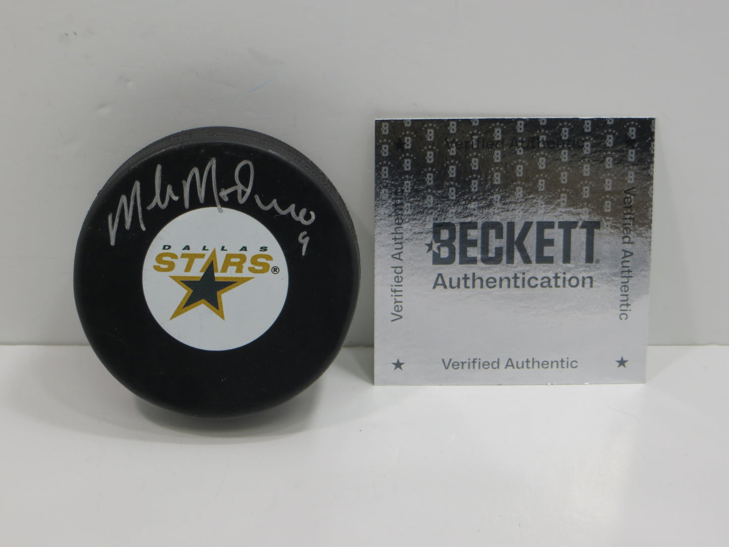 MIKE MODANO DALLAS STARS SIGNED HOCKEY PUCK Minn North Stars Red Wings BAS
