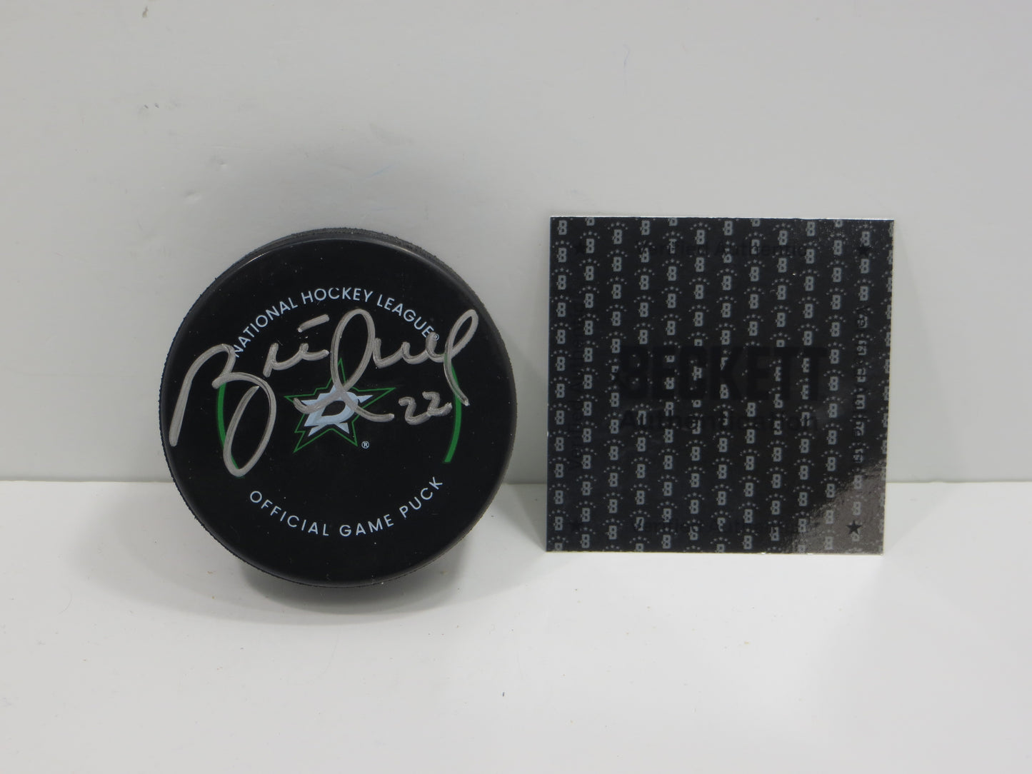 BRETT HULL DALLAS STARS SIGNED AUTHENTIC HOCKEY PUCK BAS COA