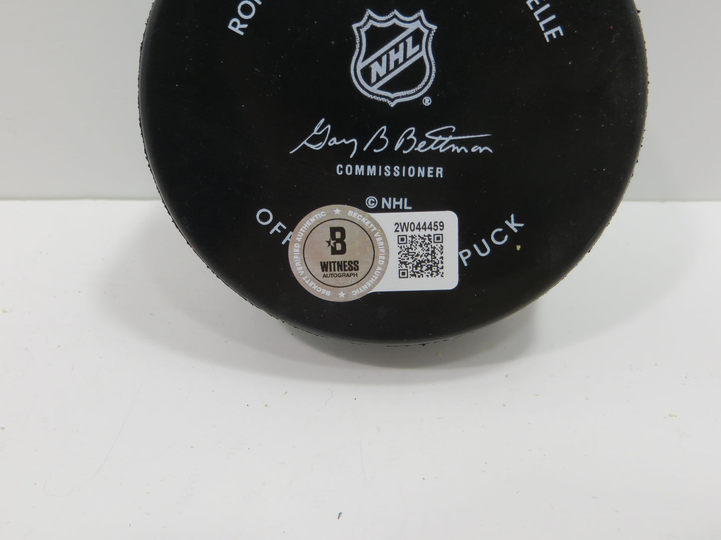BRETT HULL DALLAS STARS SIGNED AUTHENTIC HOCKEY PUCK BAS COA