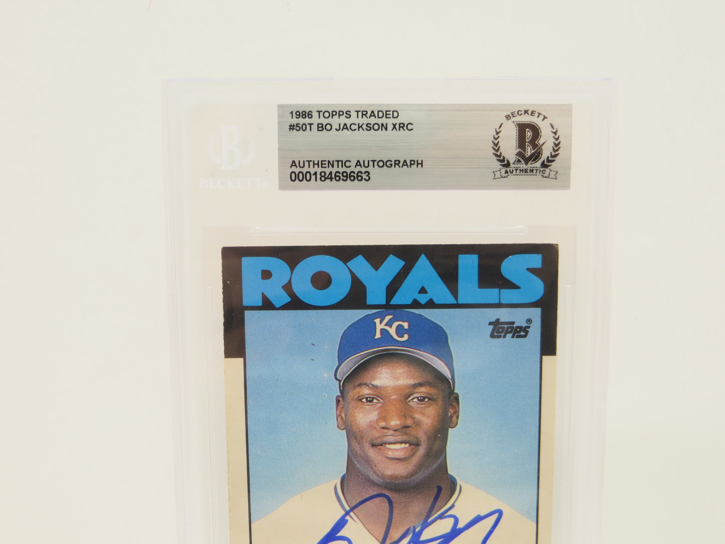 BO JACKSON SIGNED 1986 TOPPS TRADED #50T KC ROYALS BGS BAS SLAB