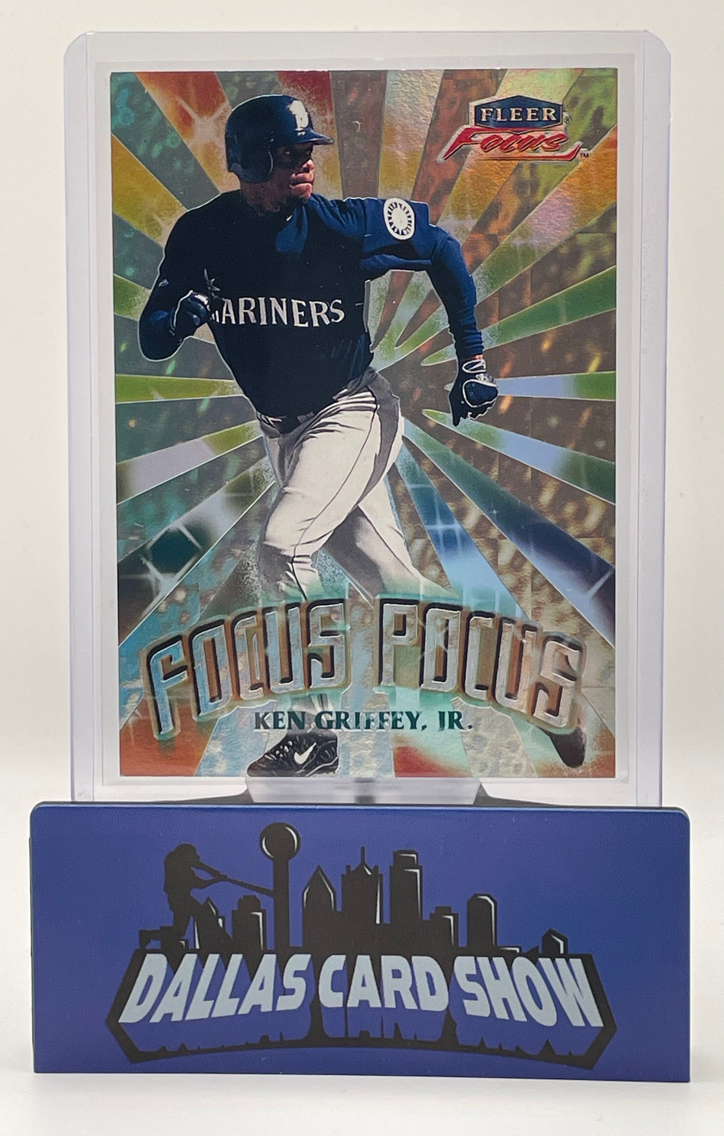 2000 Fleer Focus #8 Ken Griffey Jr Focus Pocus Insert