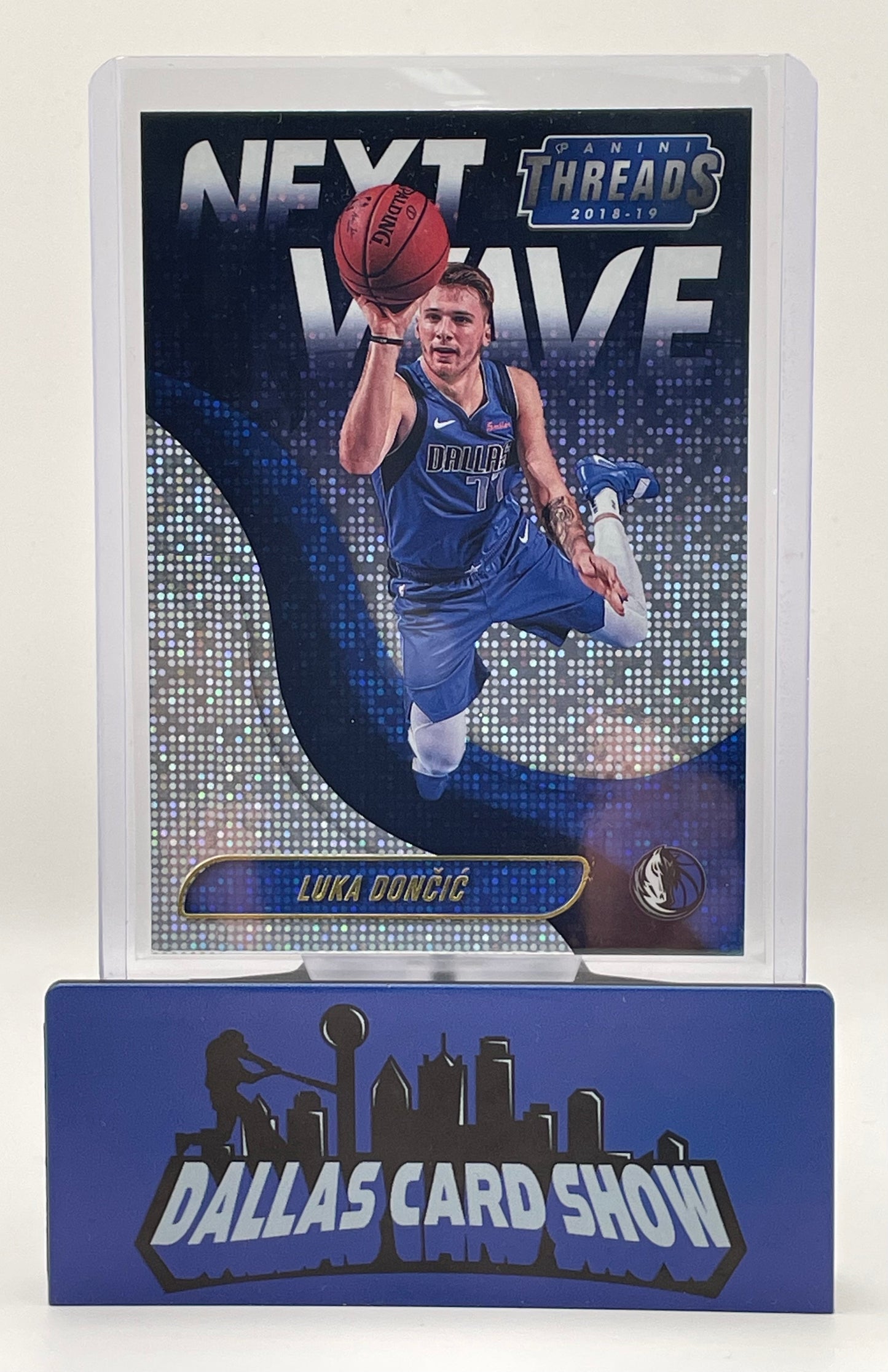 2018-19 Panini Threads #3 Luka Doncic Next Wave Rookie RC