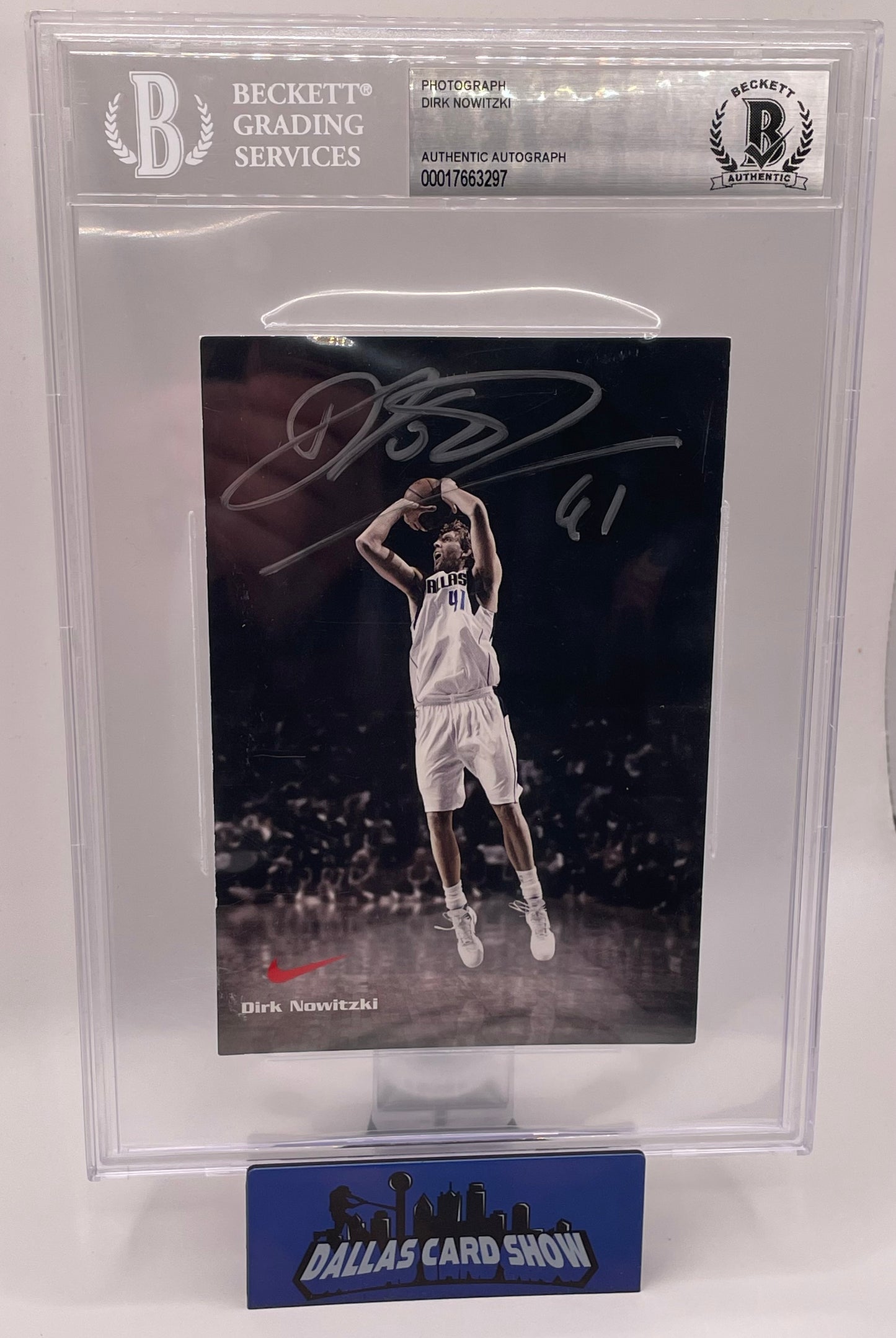 Dirk Nowitzki Signed Nike Photo BGS Authentic