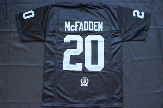 DARREN McFADDEN OAKLAND RAIDERS SIGNED FOOTBALL JERSEY w/MenInBlack Arkansas BAS