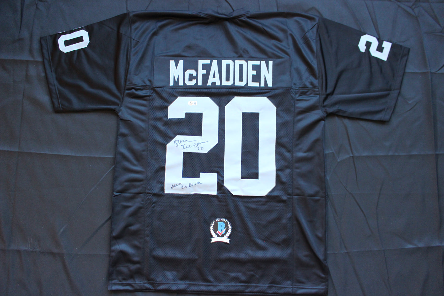 DARREN McFADDEN OAKLAND RAIDERS SIGNED FOOTBALL JERSEY w/MenInBlack Arkansas BAS