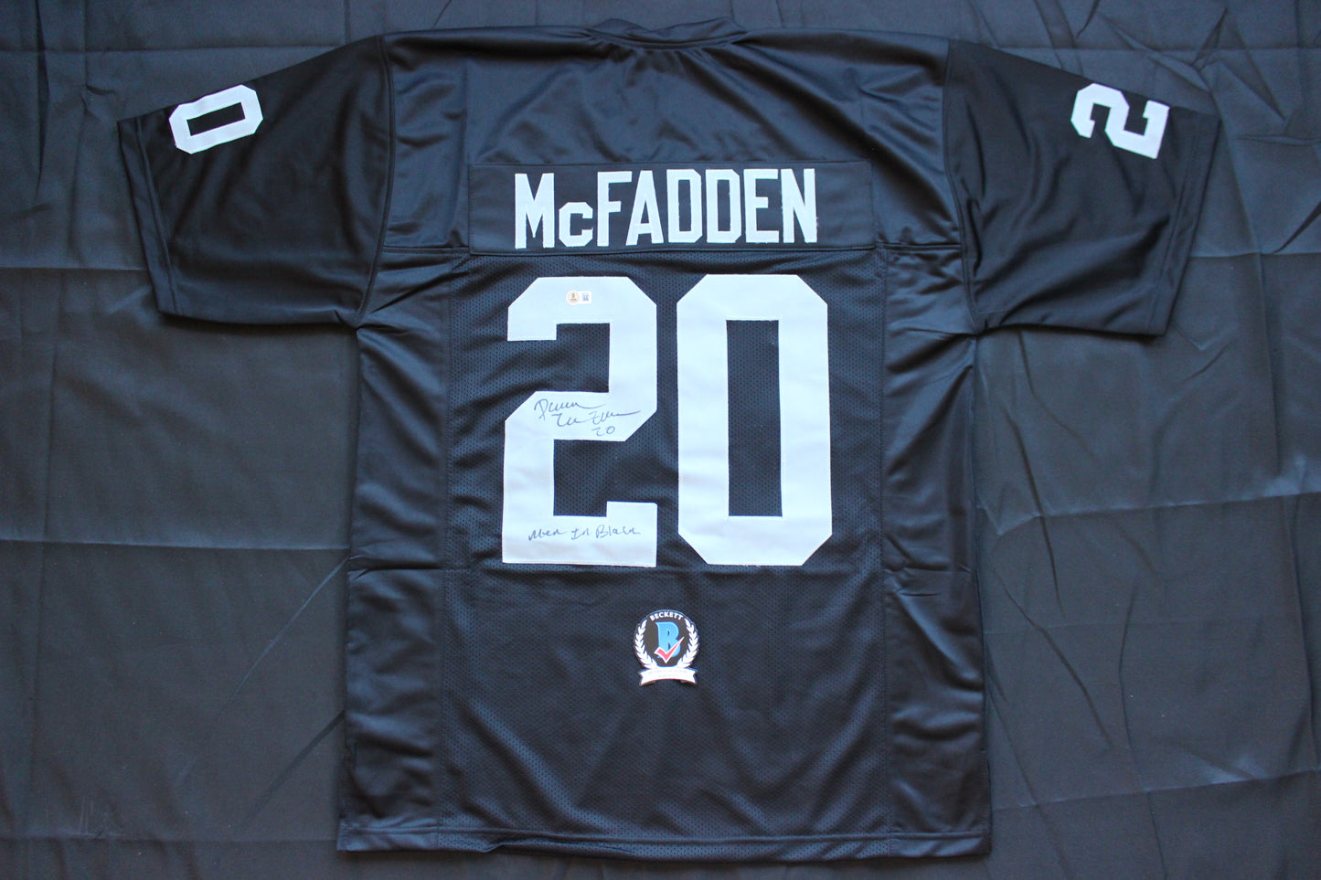 DARREN McFADDEN OAKLAND RAIDERS SIGNED FOOTBALL JERSEY w/MenInBlack Arkansas BAS