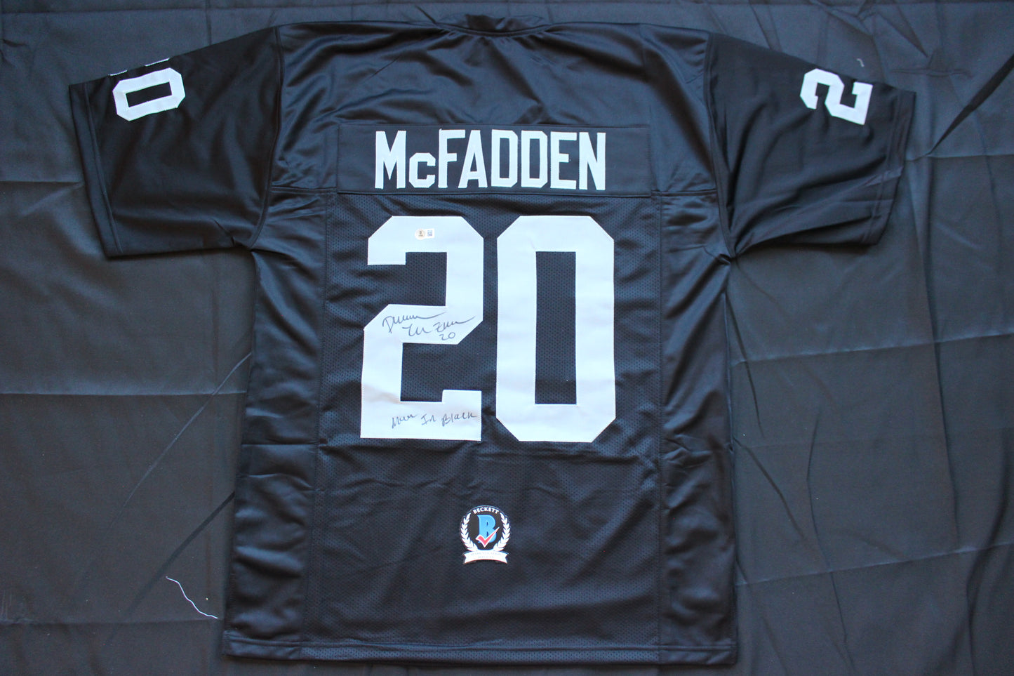 DARREN McFADDEN OAKLAND RAIDERS SIGNED FOOTBALL JERSEY w/MenInBlack Arkansas BAS
