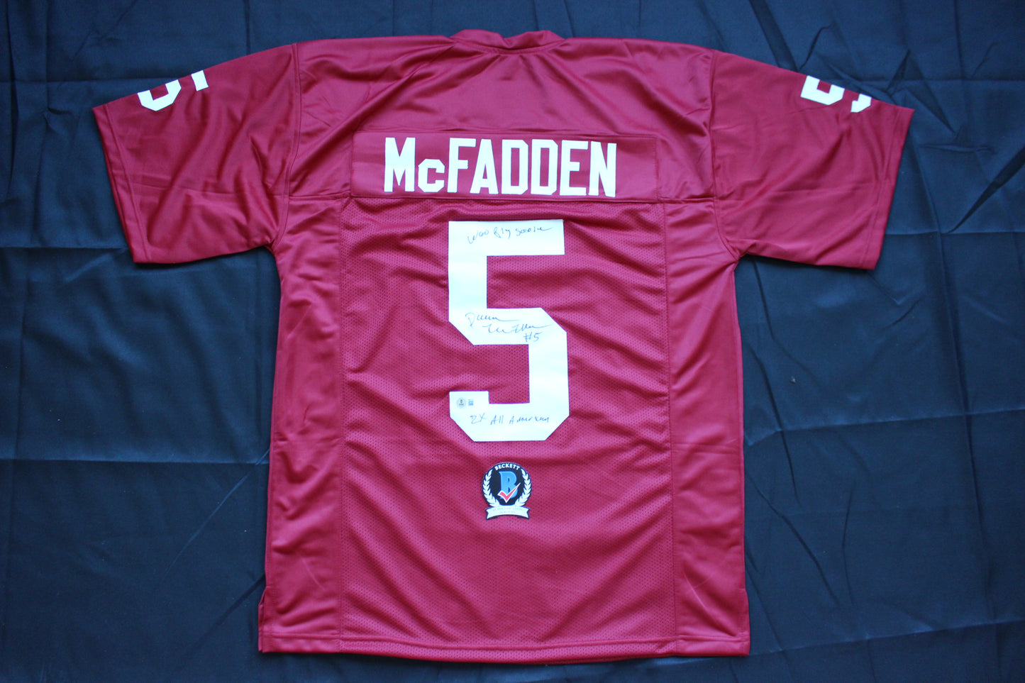 DARREN McFADDEN ARKNASAS RAZORBACKS SIGNED FOOTBALL JERSEY w/INSCs BAS COA