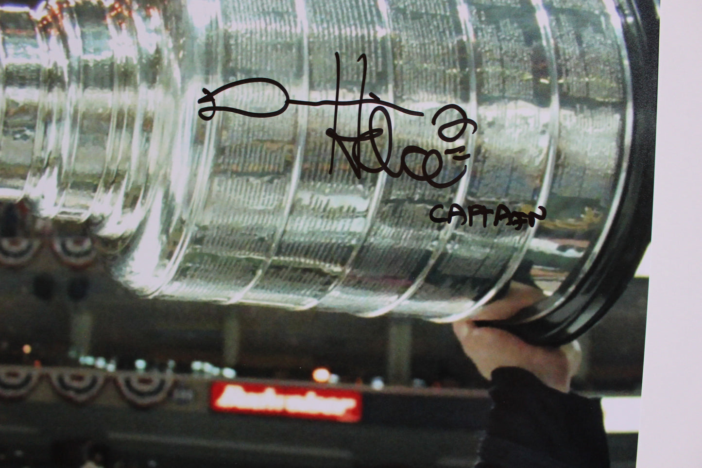 DERIAN HATCHER DALLAS STARS SIGNED 16x20 PHOTO w/CAPTAIN BAS COA